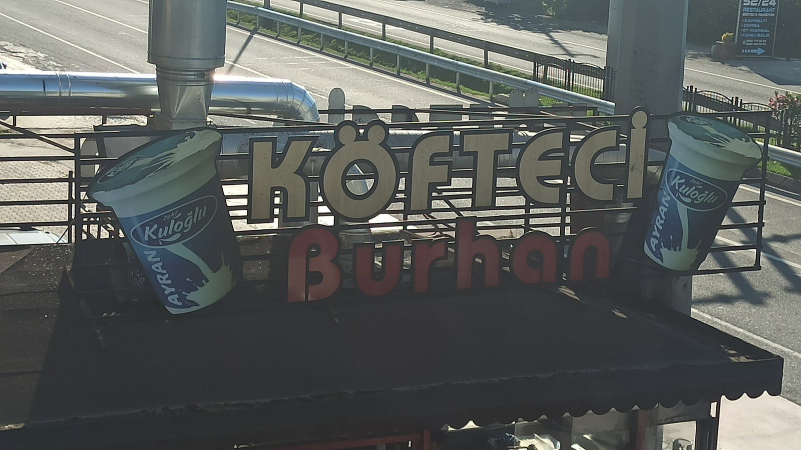 Yalıköy Köftecisi Burhan Ay