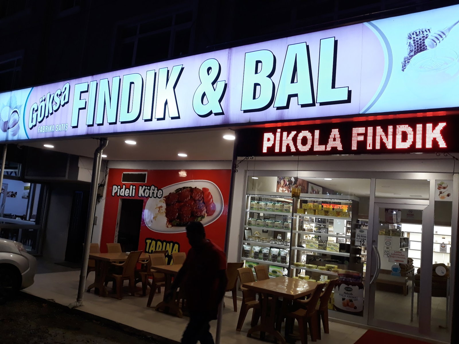 Yalıköy Köftecisi Burhan Ay