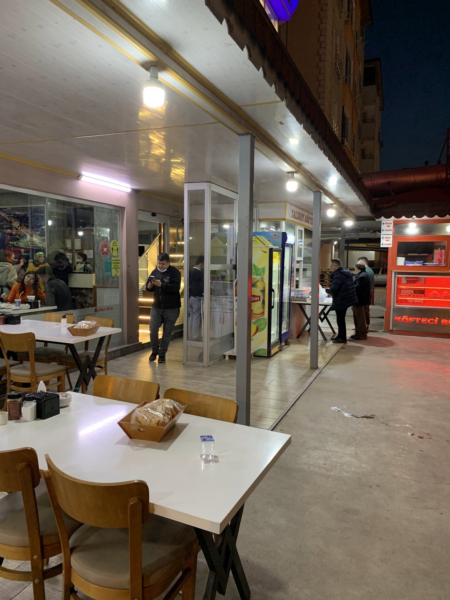 Yalıköy Köftecisi Burhan Ay