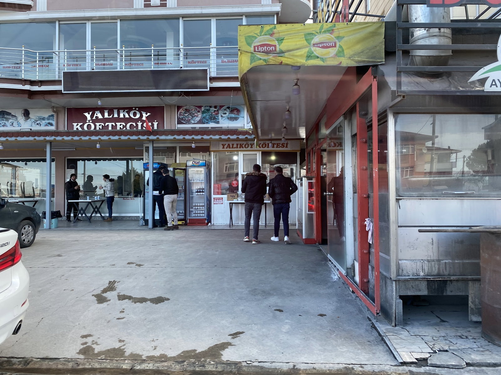 Yalıköy Köftecisi Burhan Ay