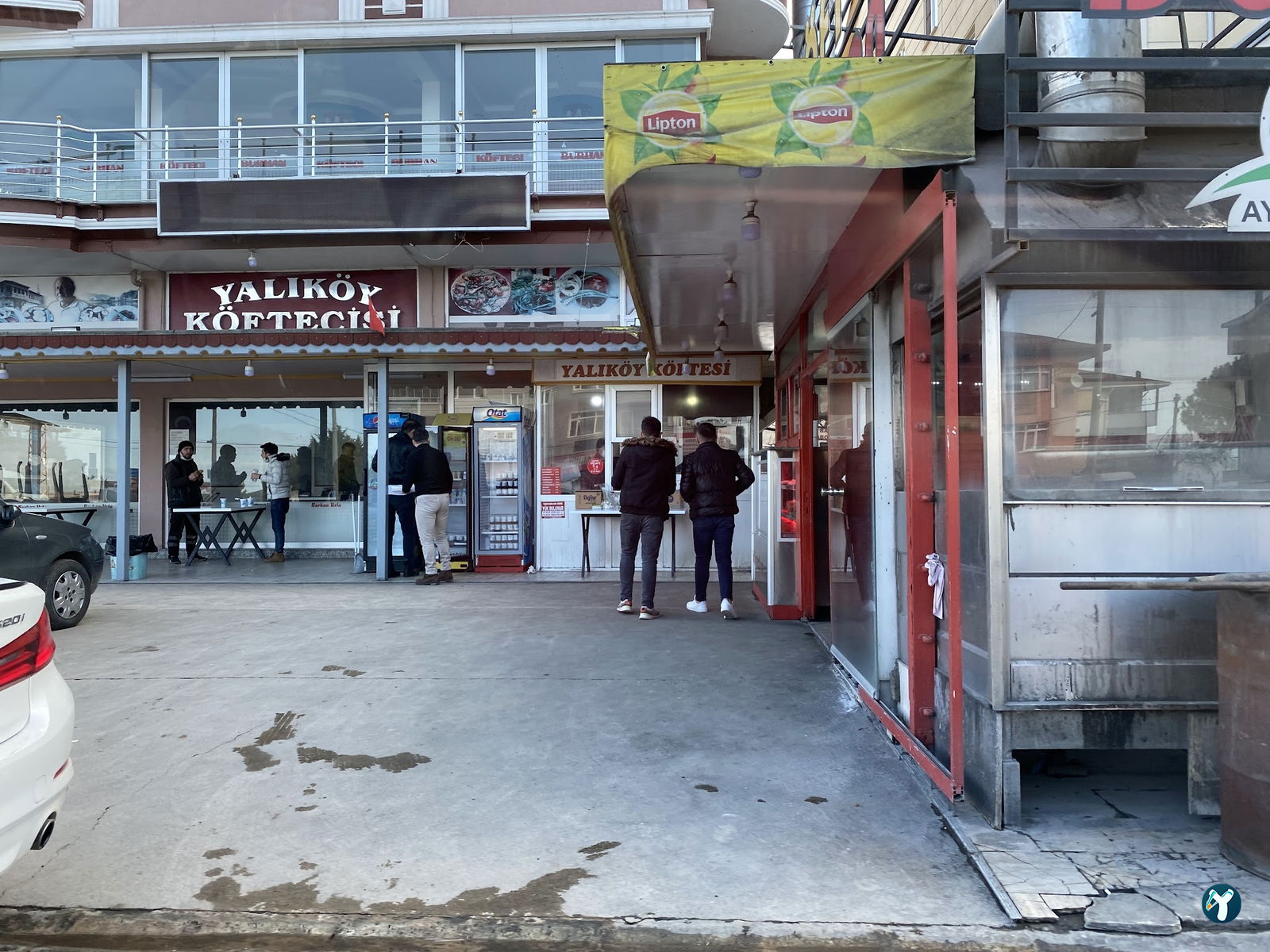 Yalıköy Köftecisi Burhan Ay