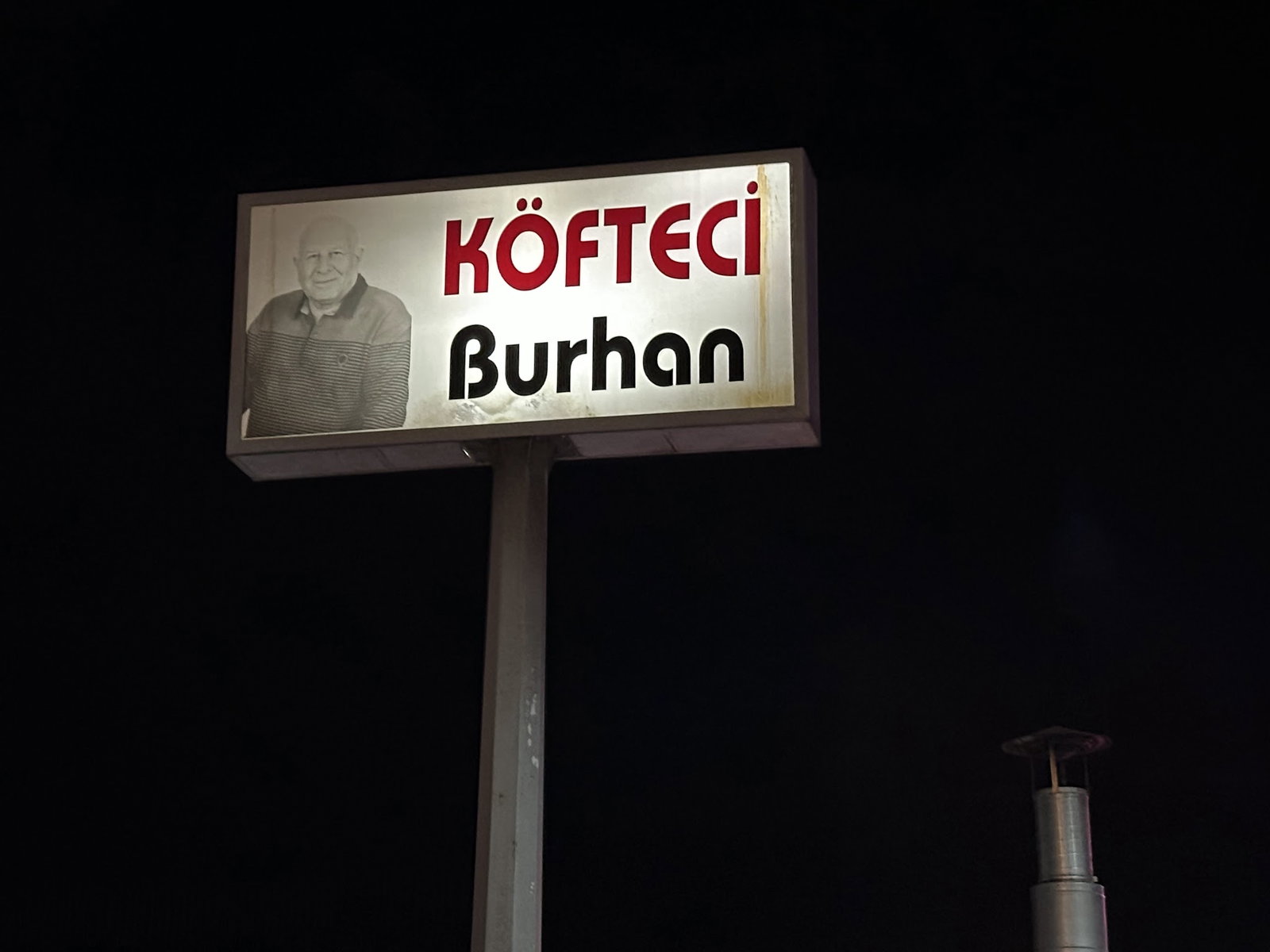 Yalıköy Köftecisi Burhan Ay