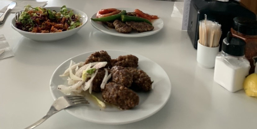 Yalıköy Köftecisi Burhan Ay