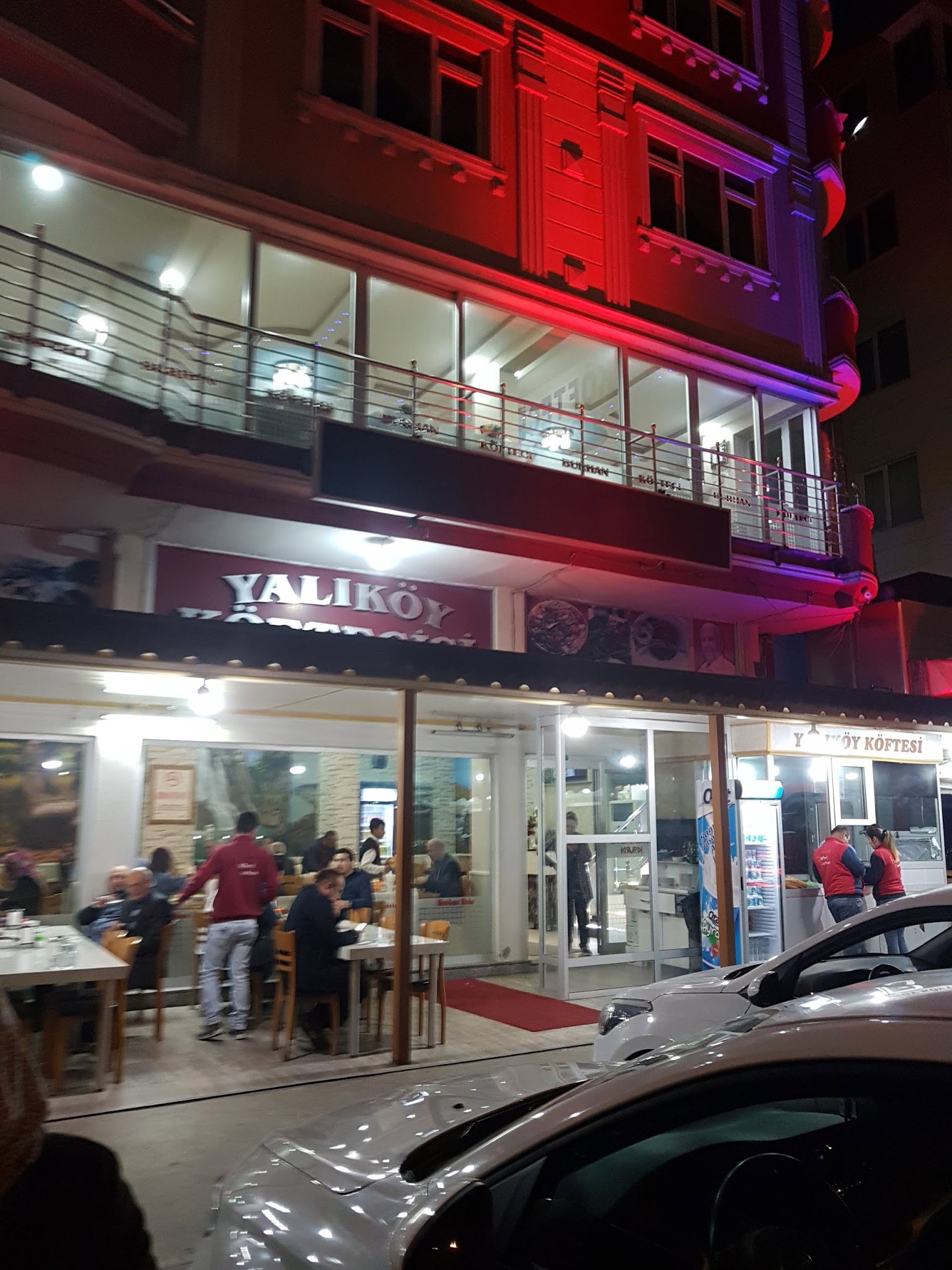 Yalıköy Köftecisi Burhan Ay