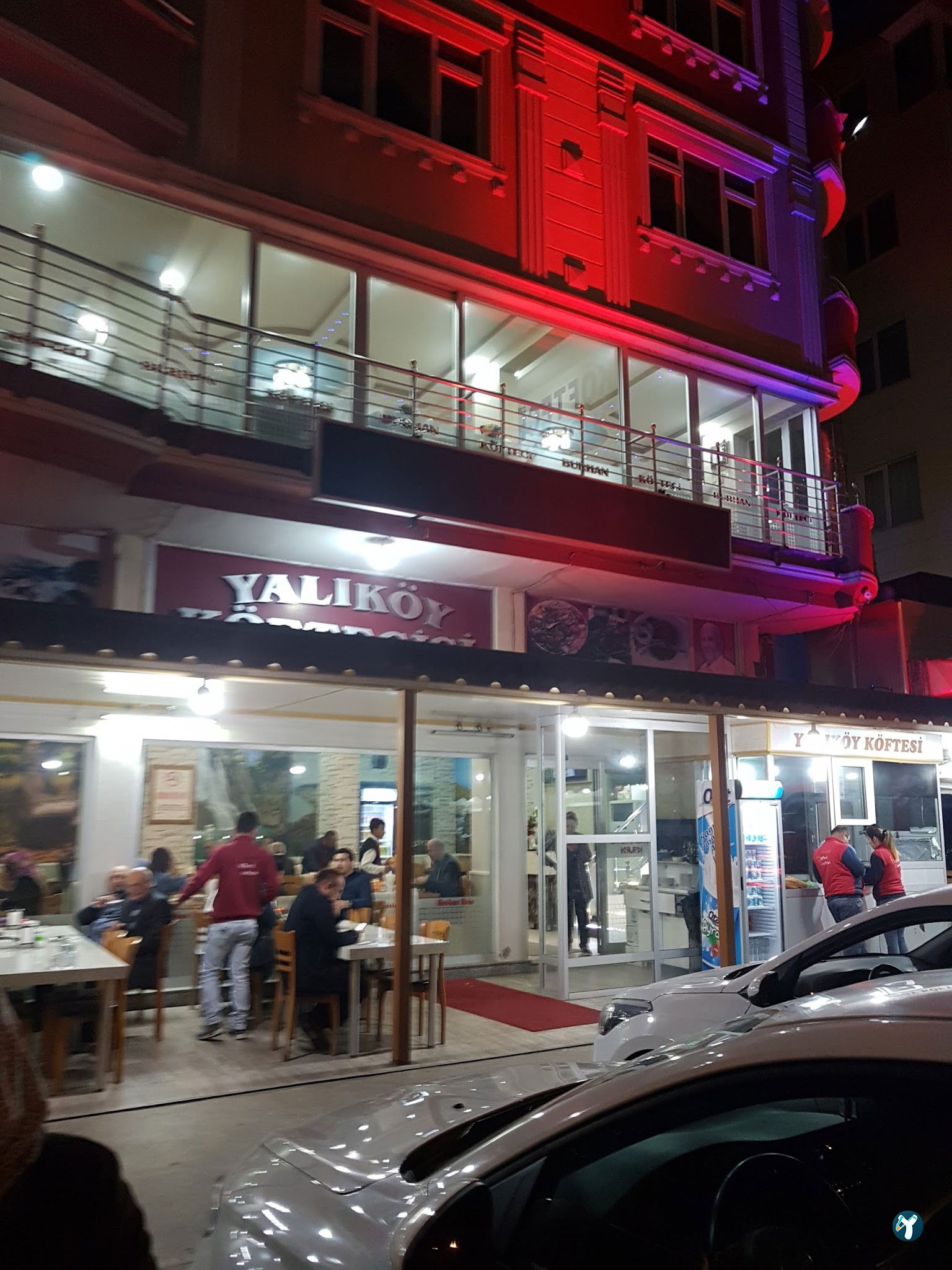 Yalıköy Köftecisi Burhan Ay