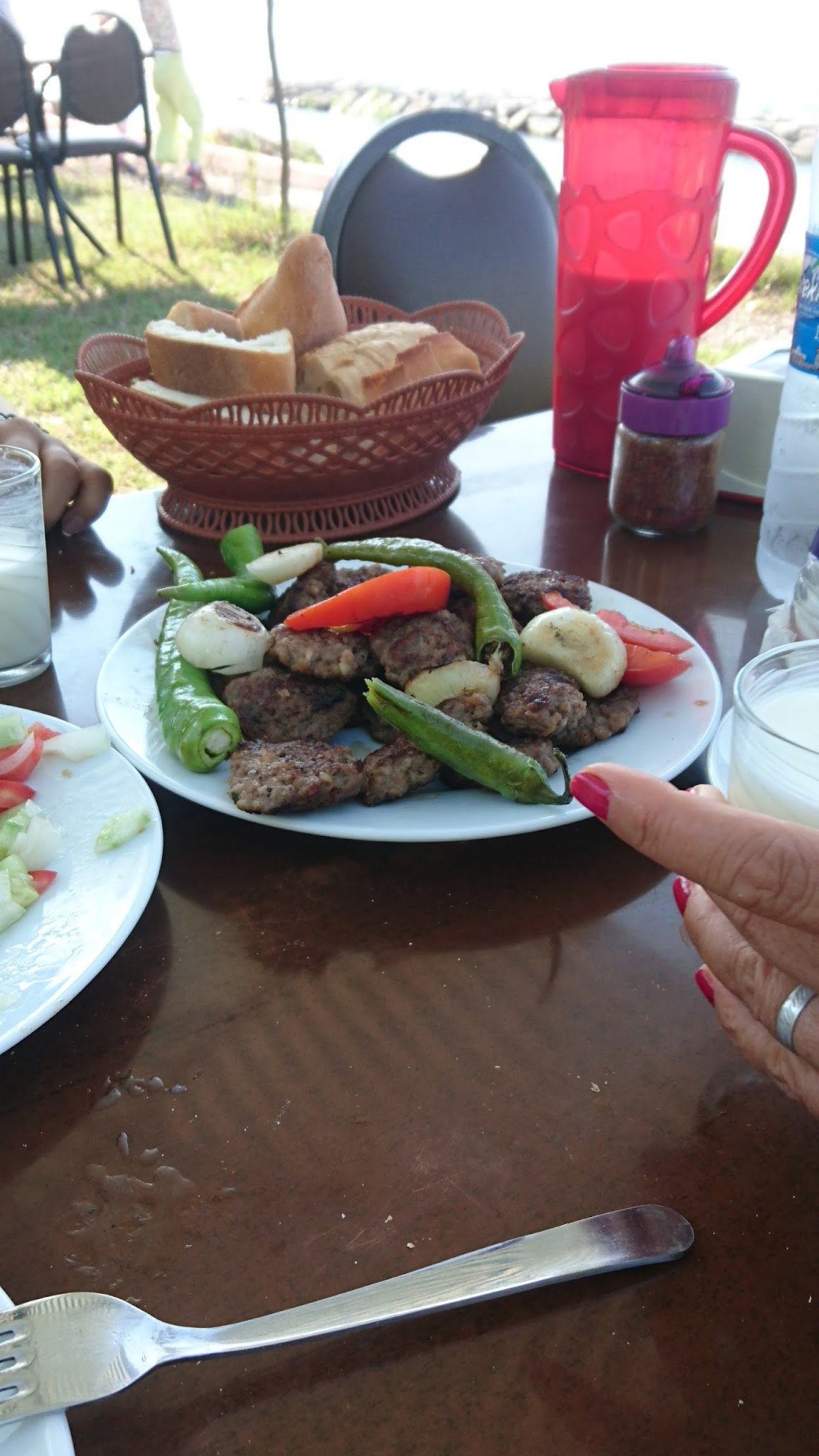 Yalıköy Köftecisi Burhan Ay