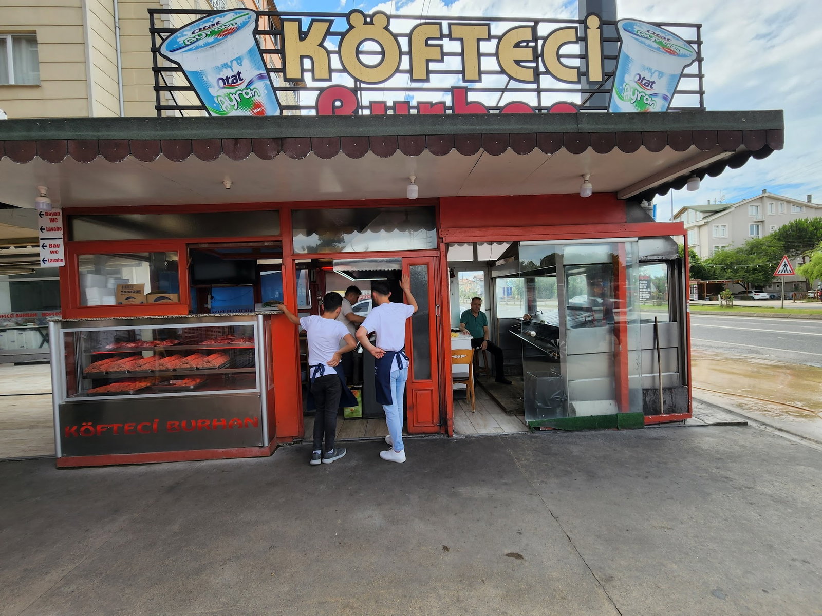 Yalıköy Köftecisi Burhan Ay