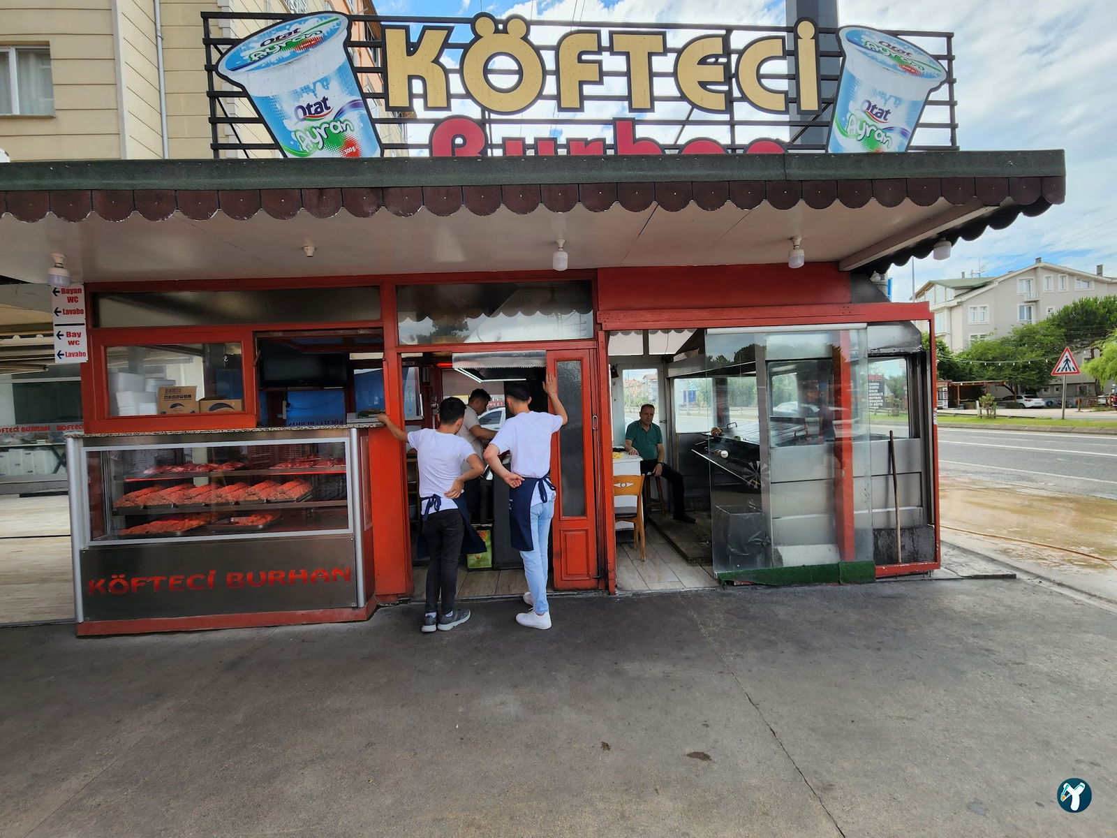 Yalıköy Köftecisi Burhan Ay