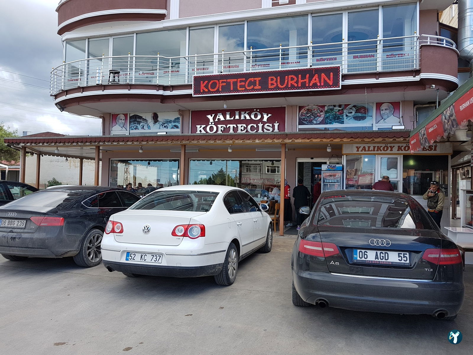 Yalıköy Köftecisi Burhan Ay
