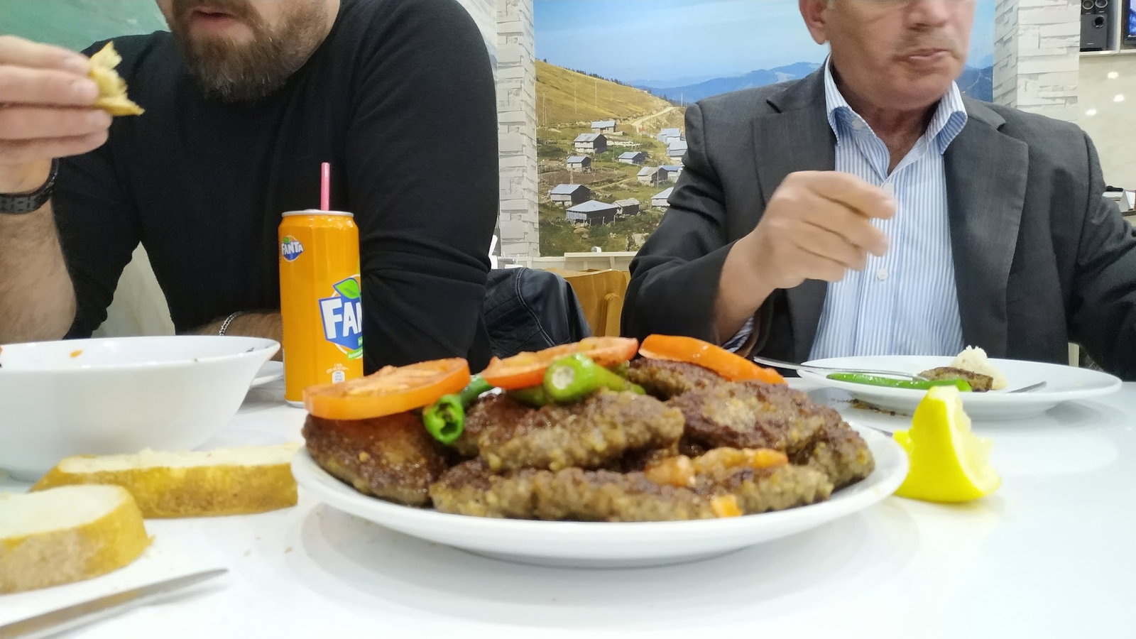 Yalıköy Köftecisi Burhan Ay