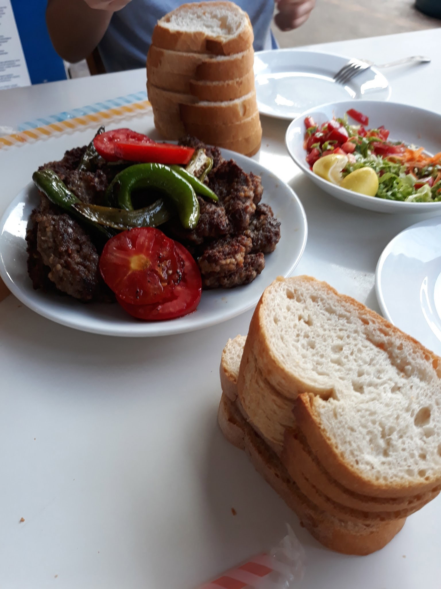 Yalıköy Köftecisi Burhan Ay