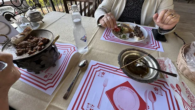 Tarihi Taş Mektep resimleri Tarihi Taş Mektep resimleri