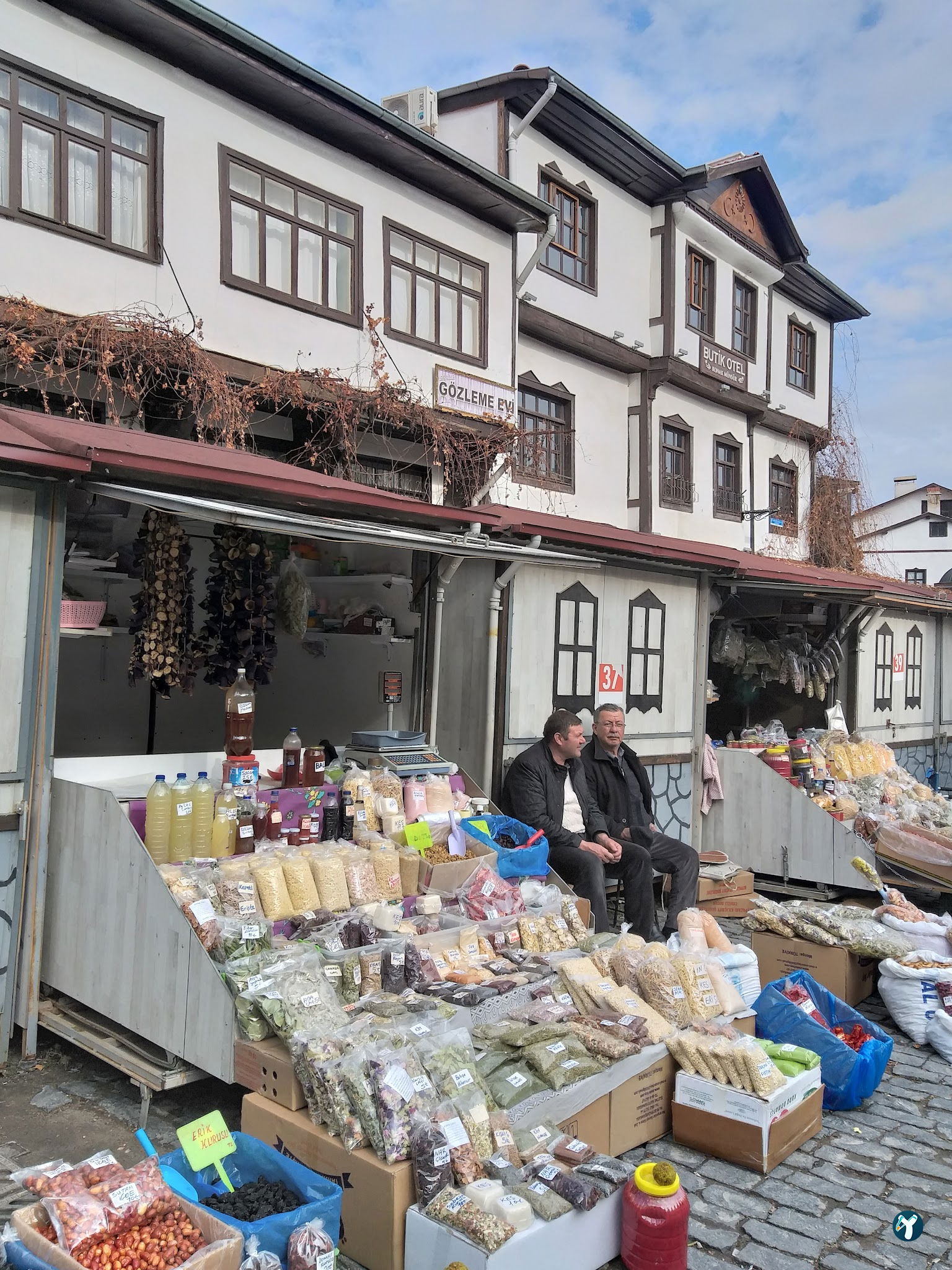Tarihi Taş Mektep