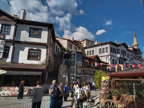 Tarihi Taş Mektep resimleri Tarihi Taş Mektep resimleri