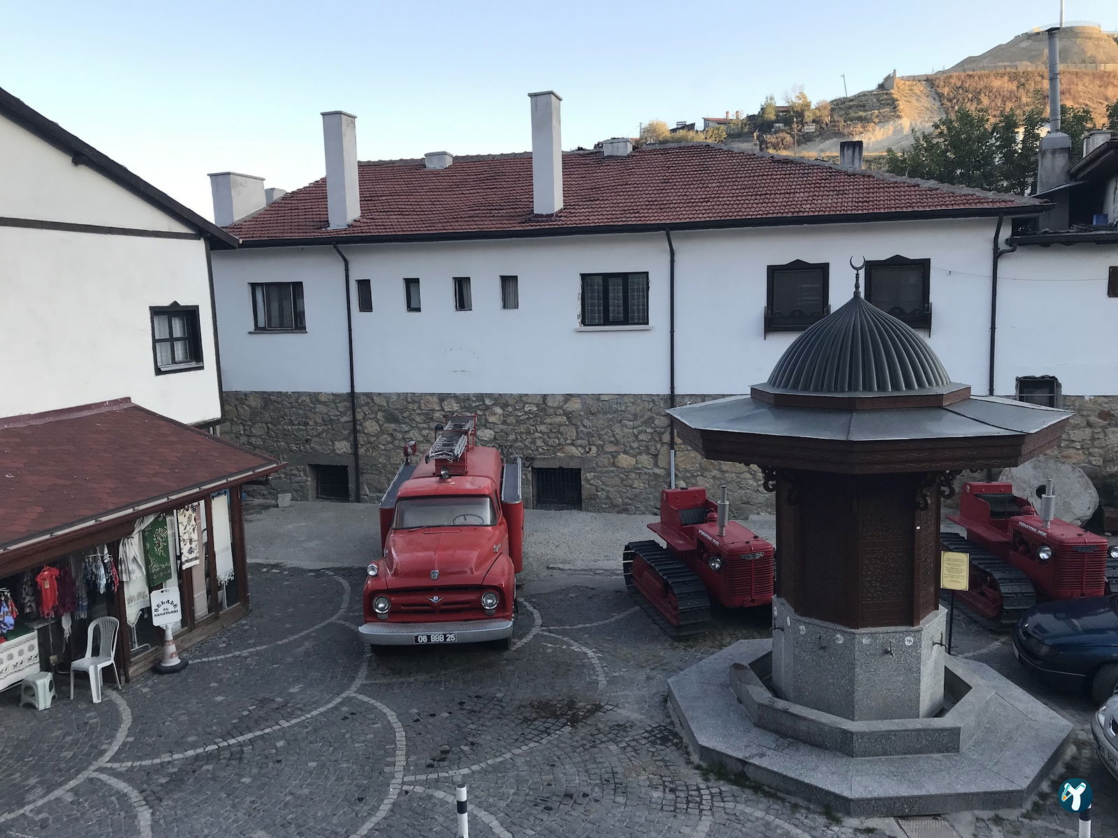 Tarihi Taş Mektep