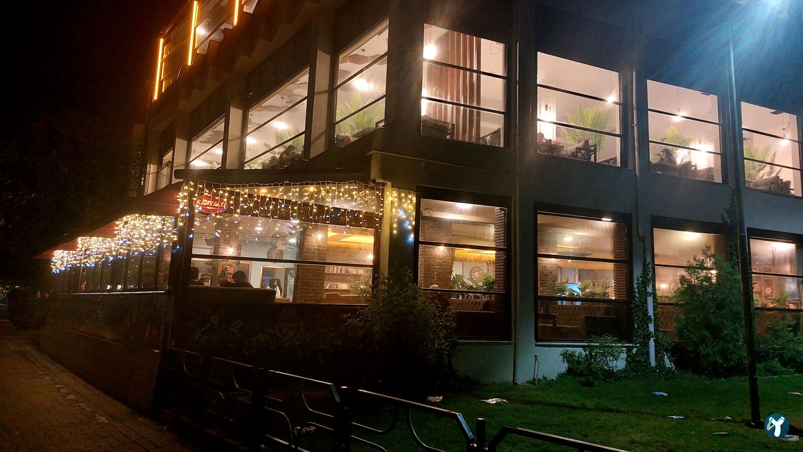 Serdivan Café & Hookah