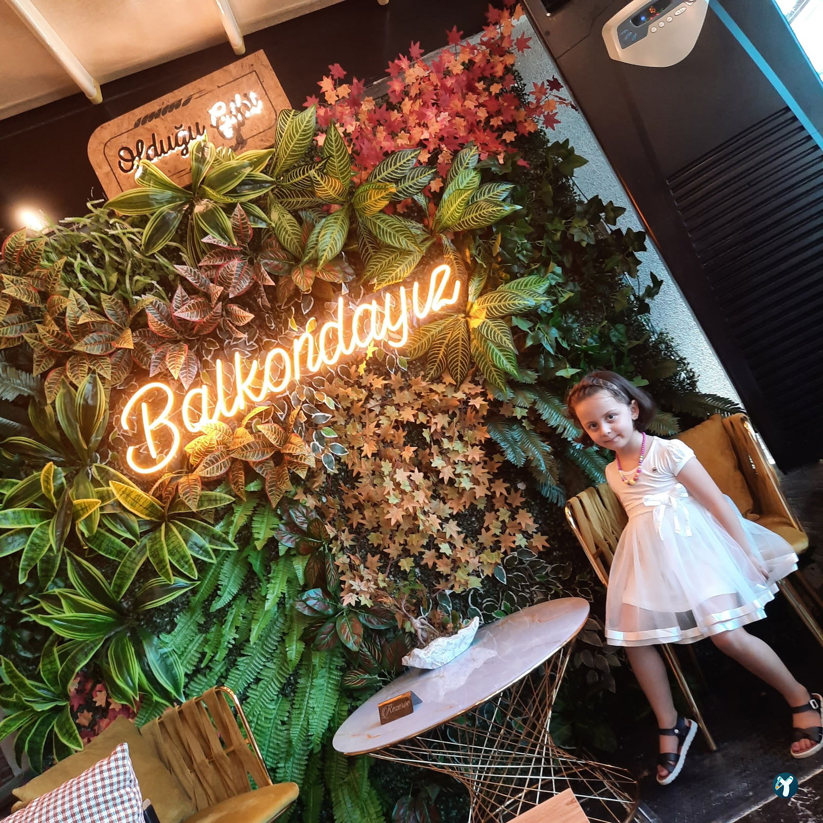Cafe Balkon By Rt