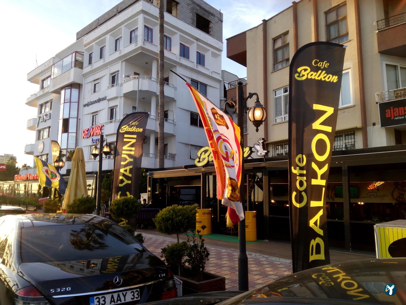 Cafe Balkon By Rt