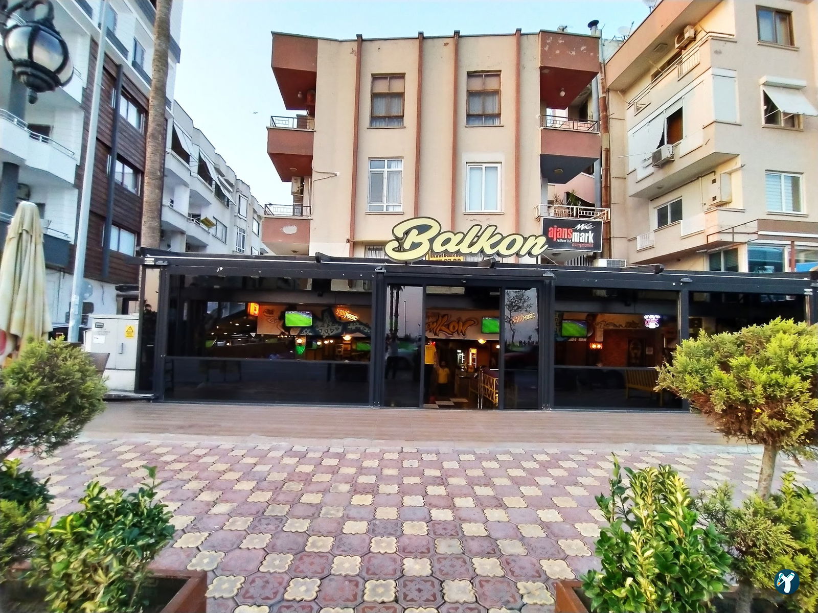 Cafe Balkon By Rt