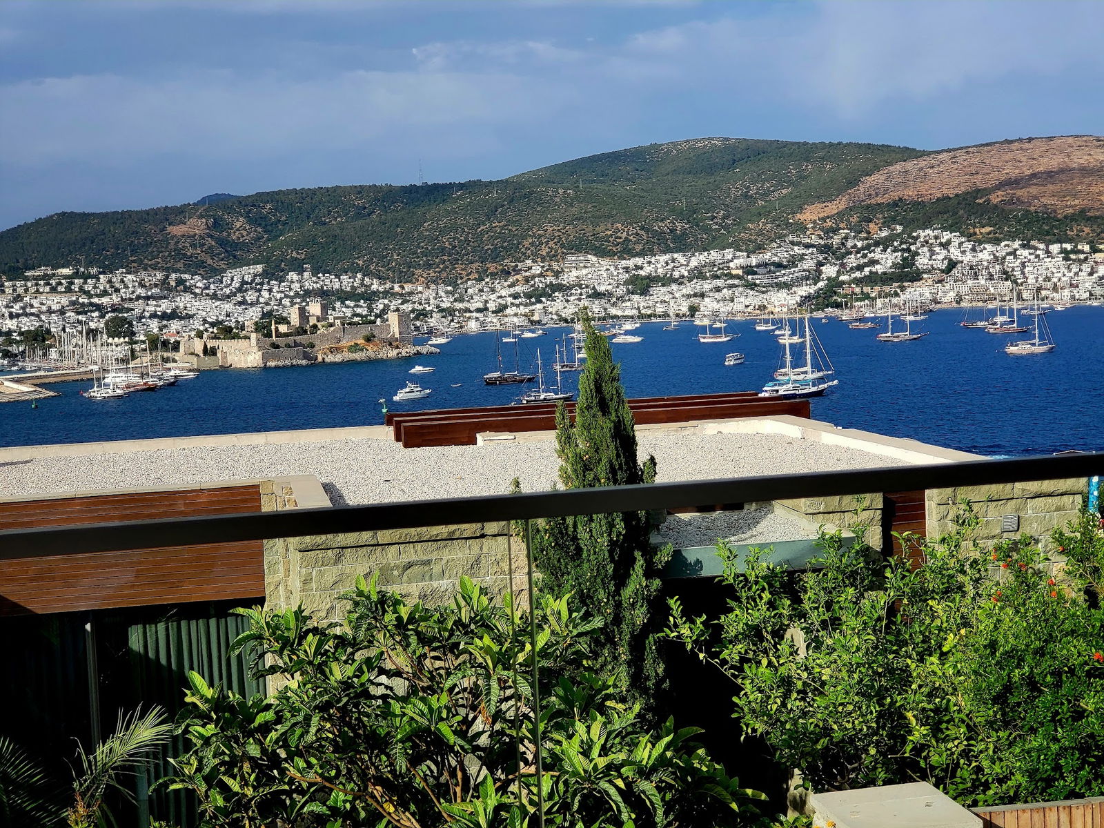 Isola Manzara Gardens