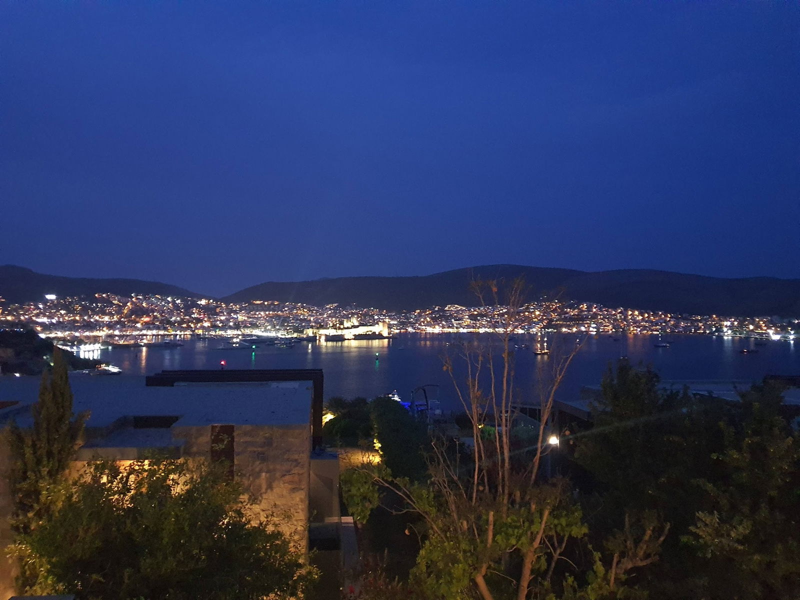 Isola Manzara Gardens