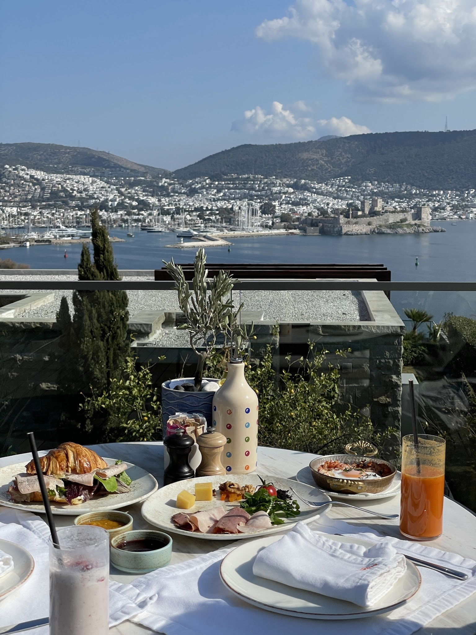 Isola Manzara Gardens