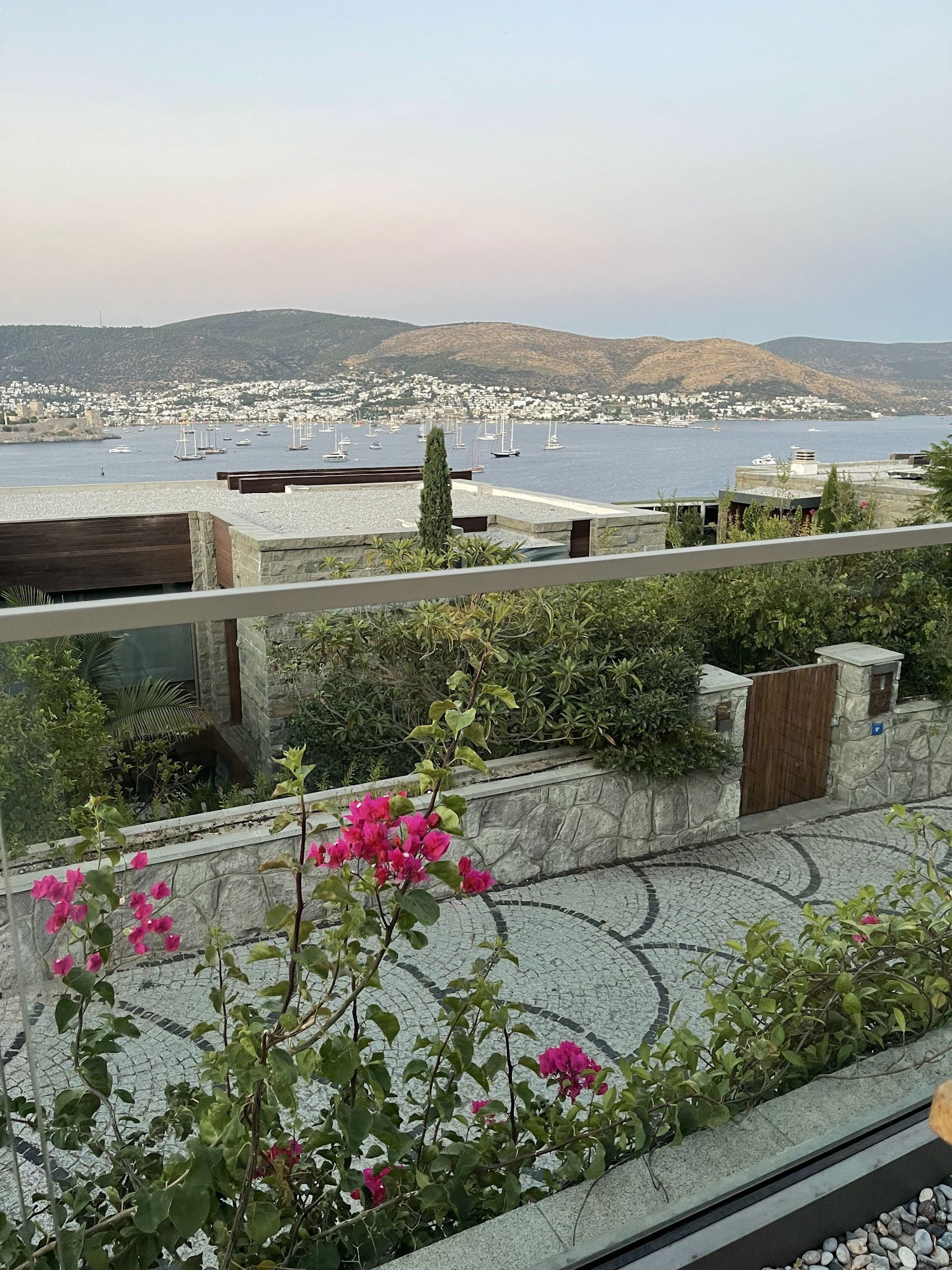 Isola Manzara Gardens