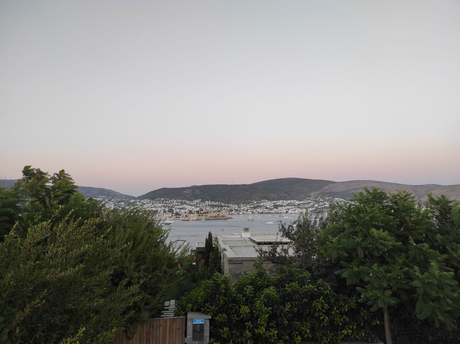 Isola Manzara Gardens