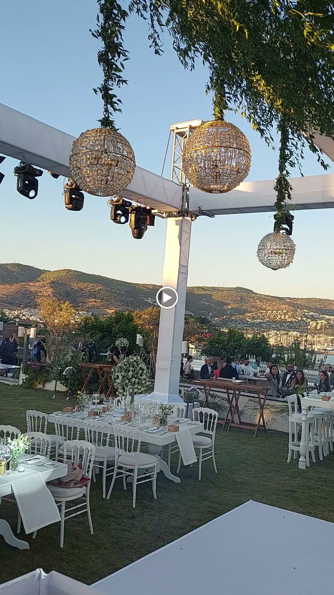 Isola Manzara Gardens