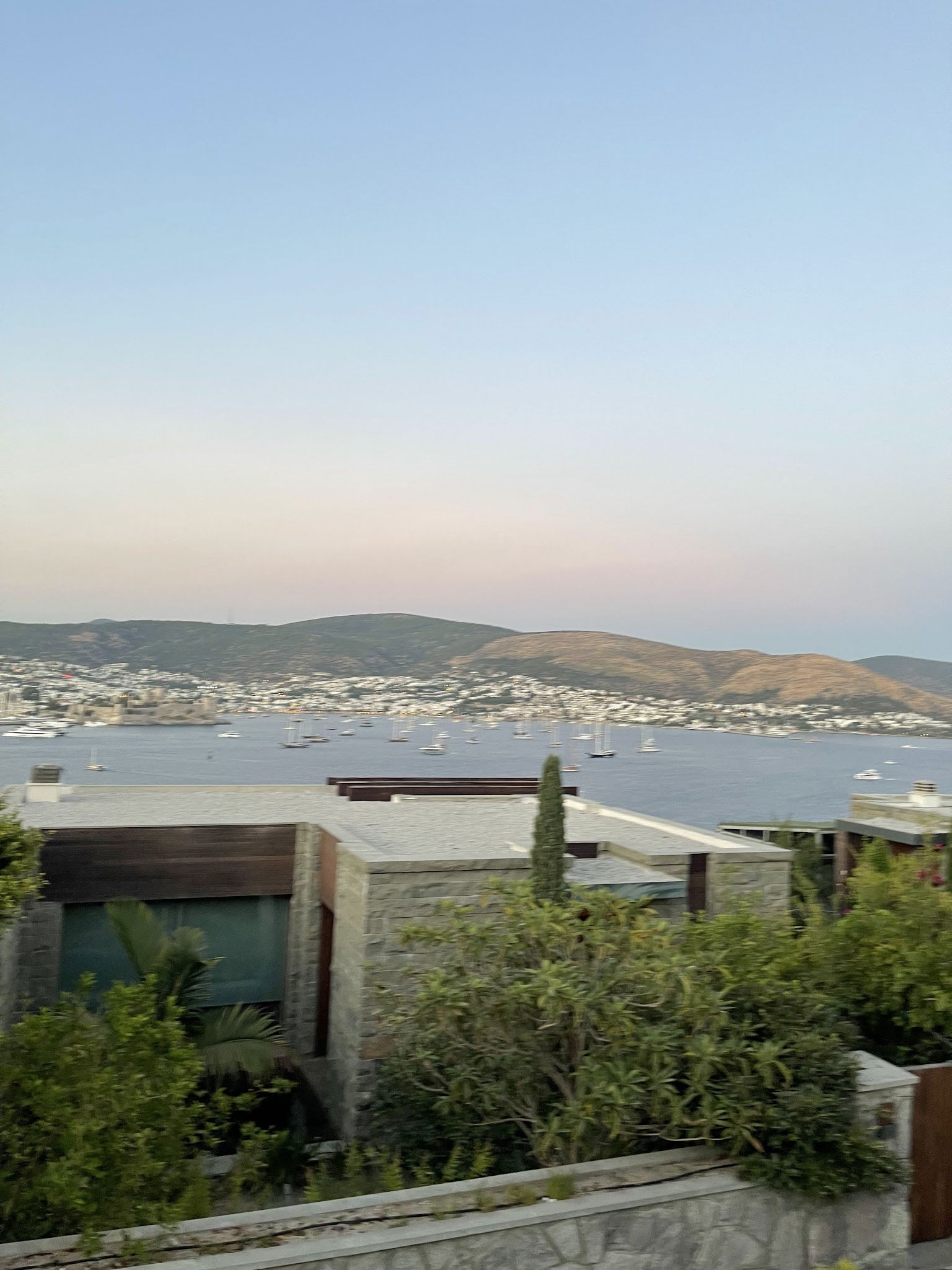 Isola Manzara Gardens