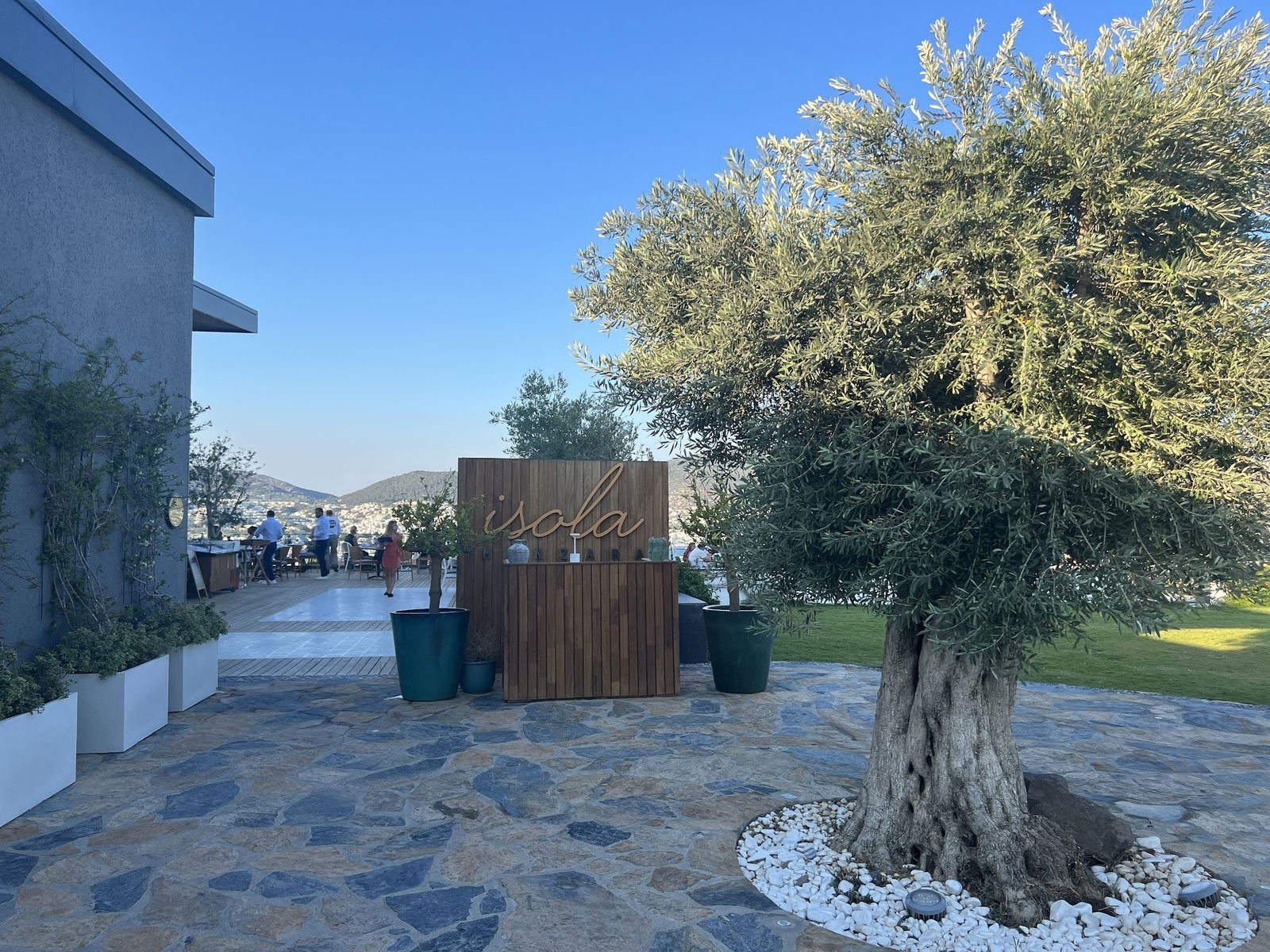 Isola Manzara Gardens