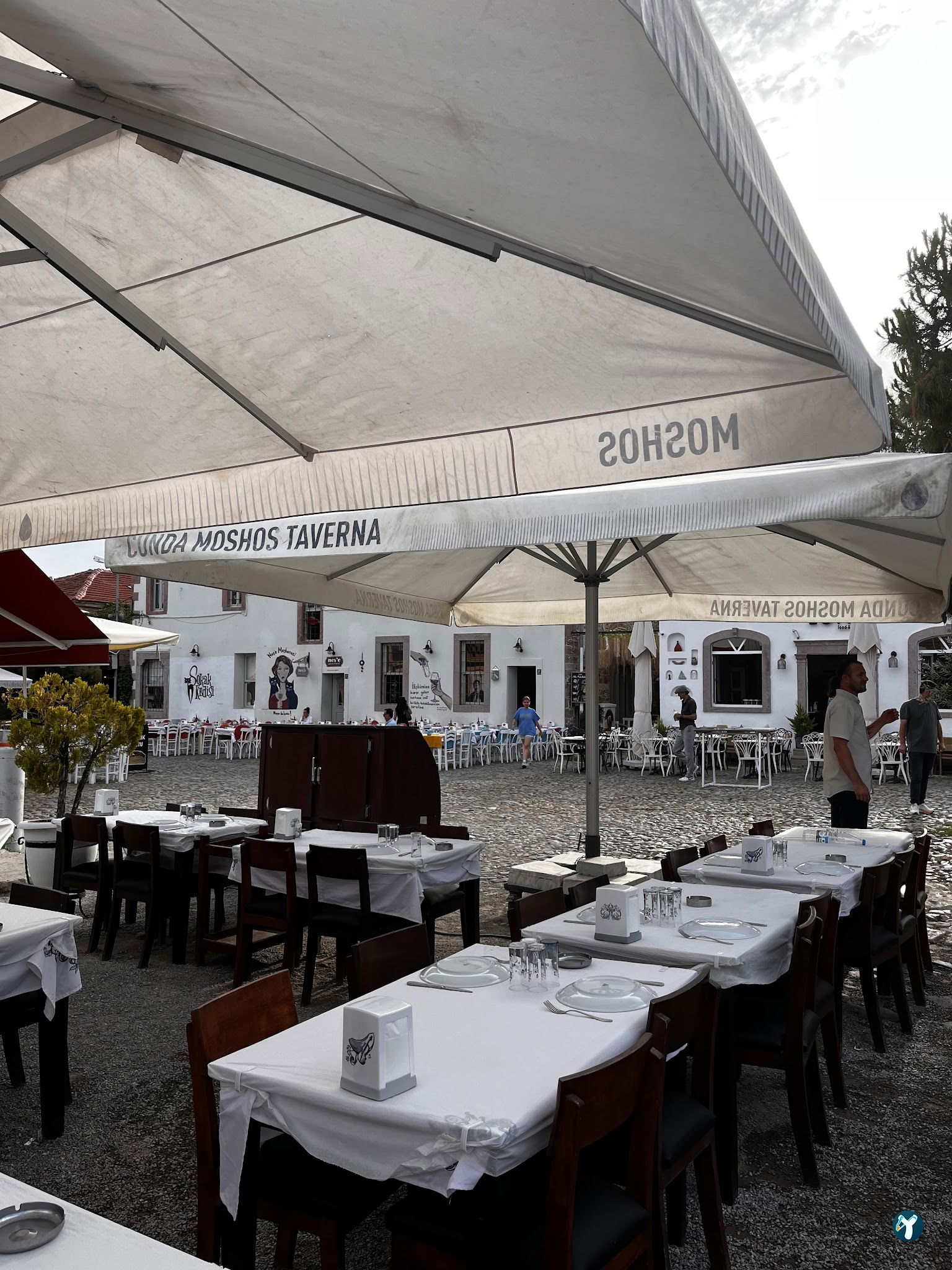 Moshos Taverna