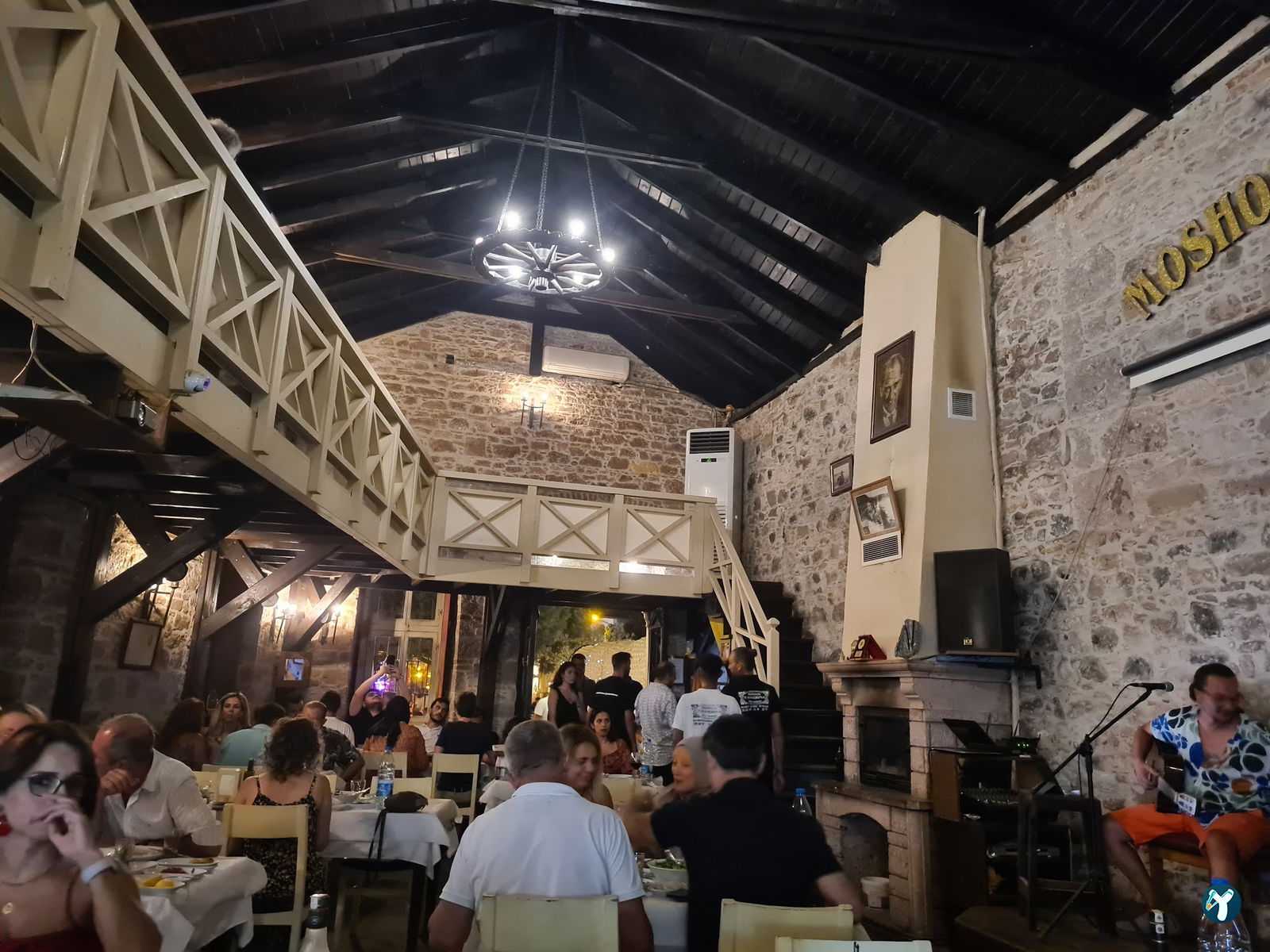 Moshos Taverna