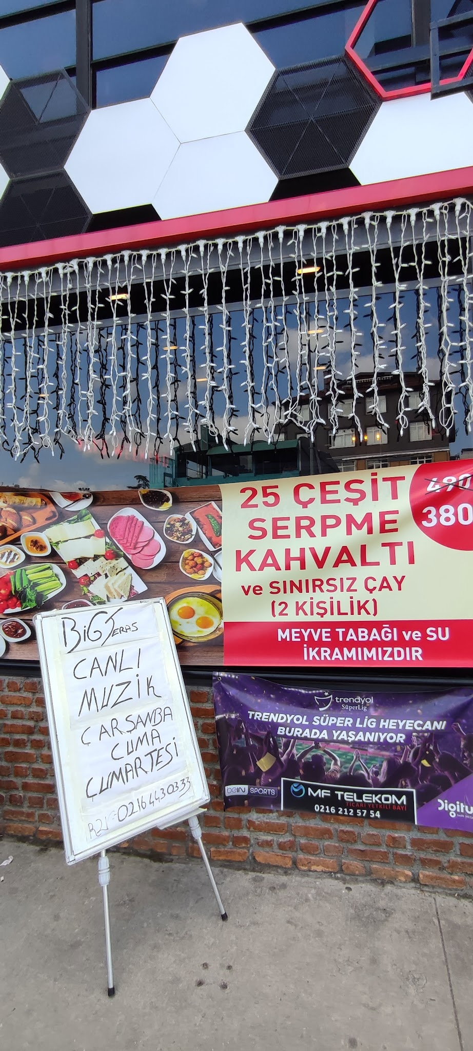Bi̇g Terass Umrani̇ye