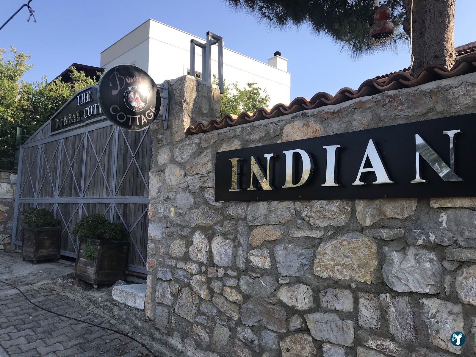 Bombay Cottage İndian Restaurant