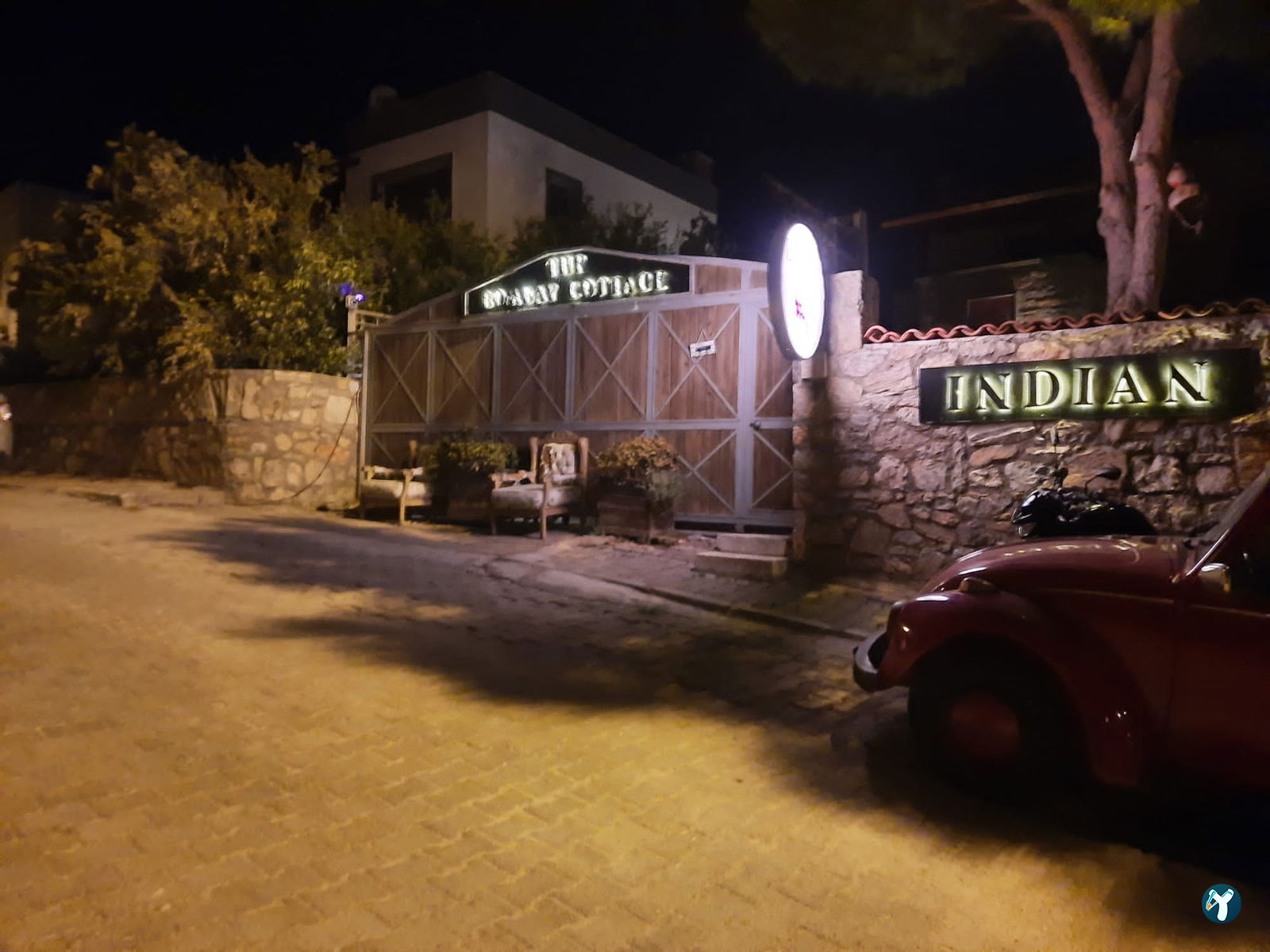 Bombay Cottage İndian Restaurant