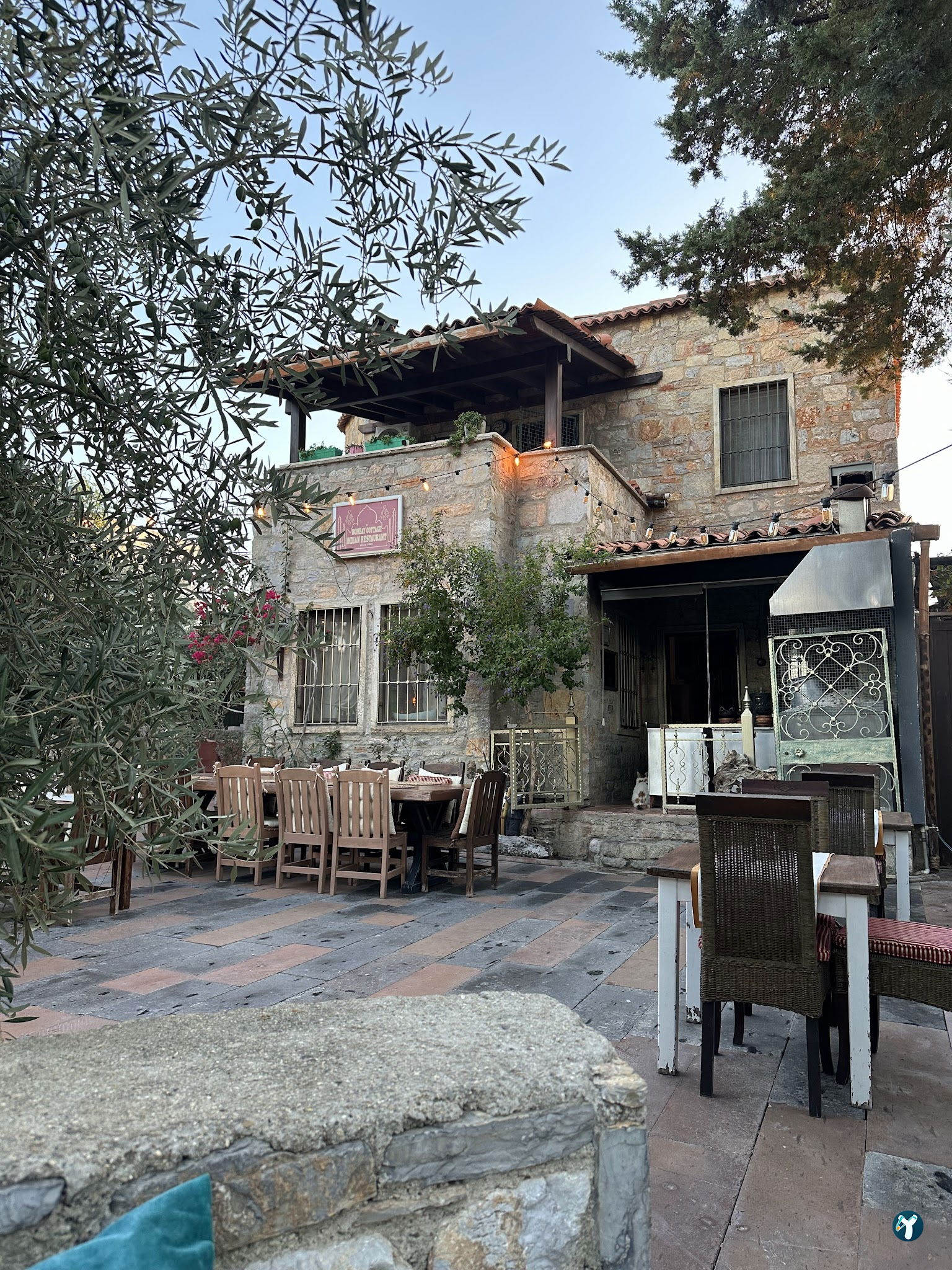 Bombay Cottage İndian Restaurant