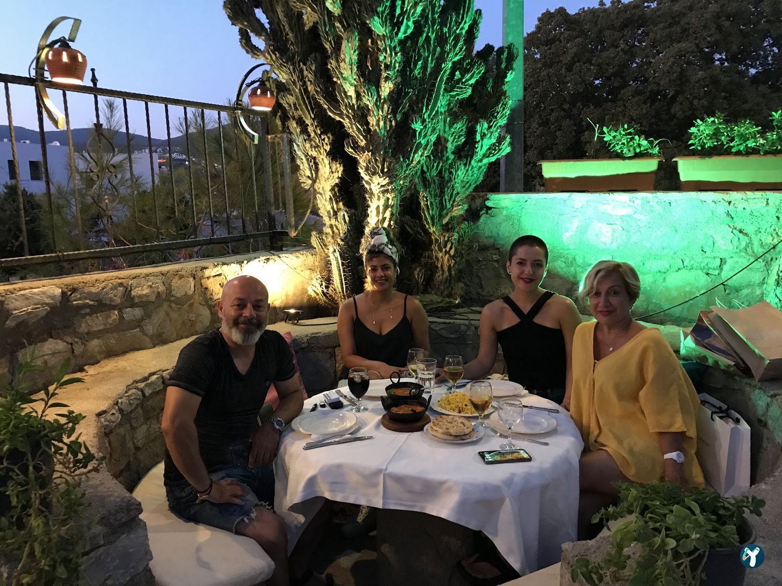 Bombay Cottage İndian Restaurant