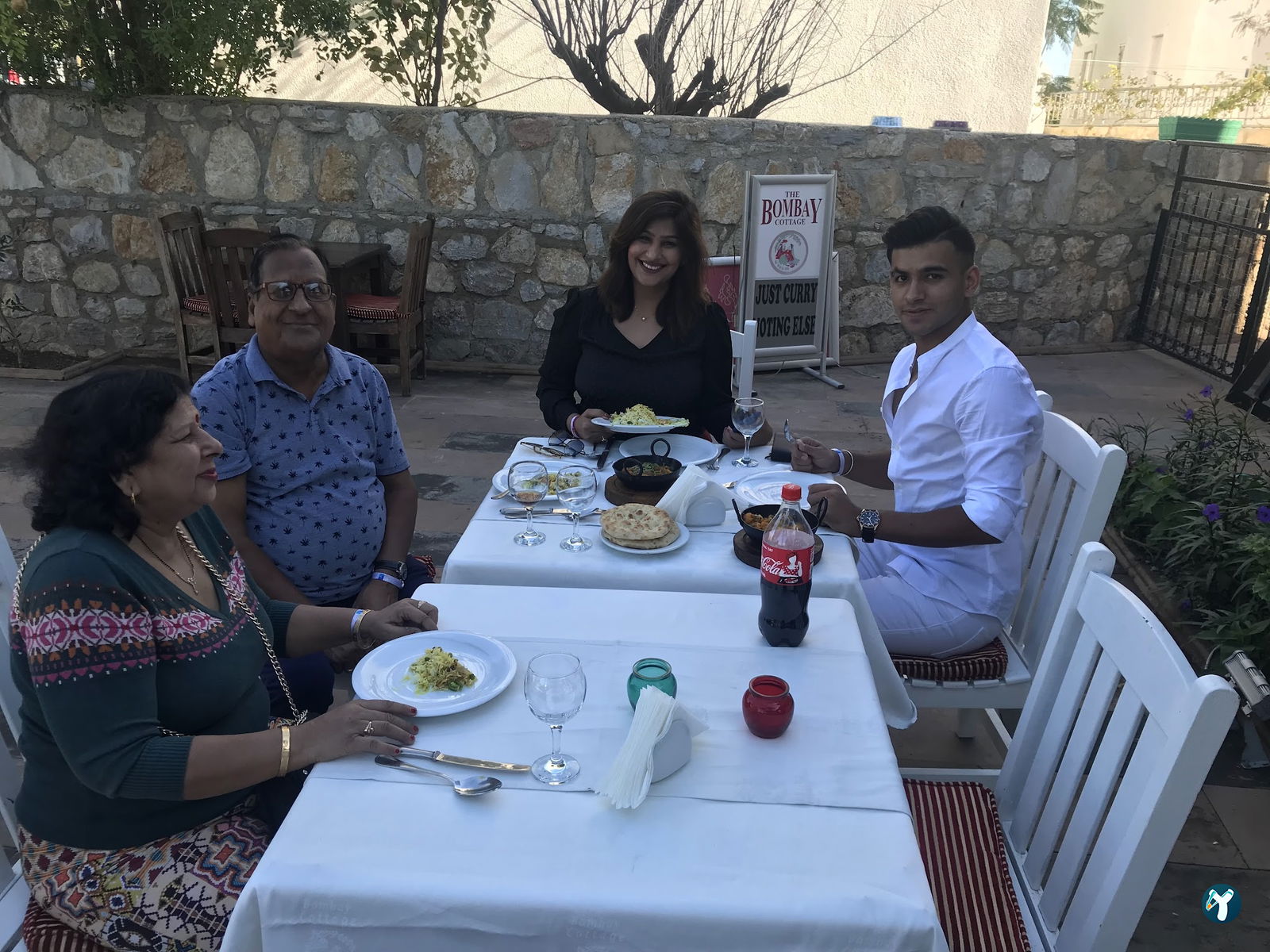 Bombay Cottage İndian Restaurant