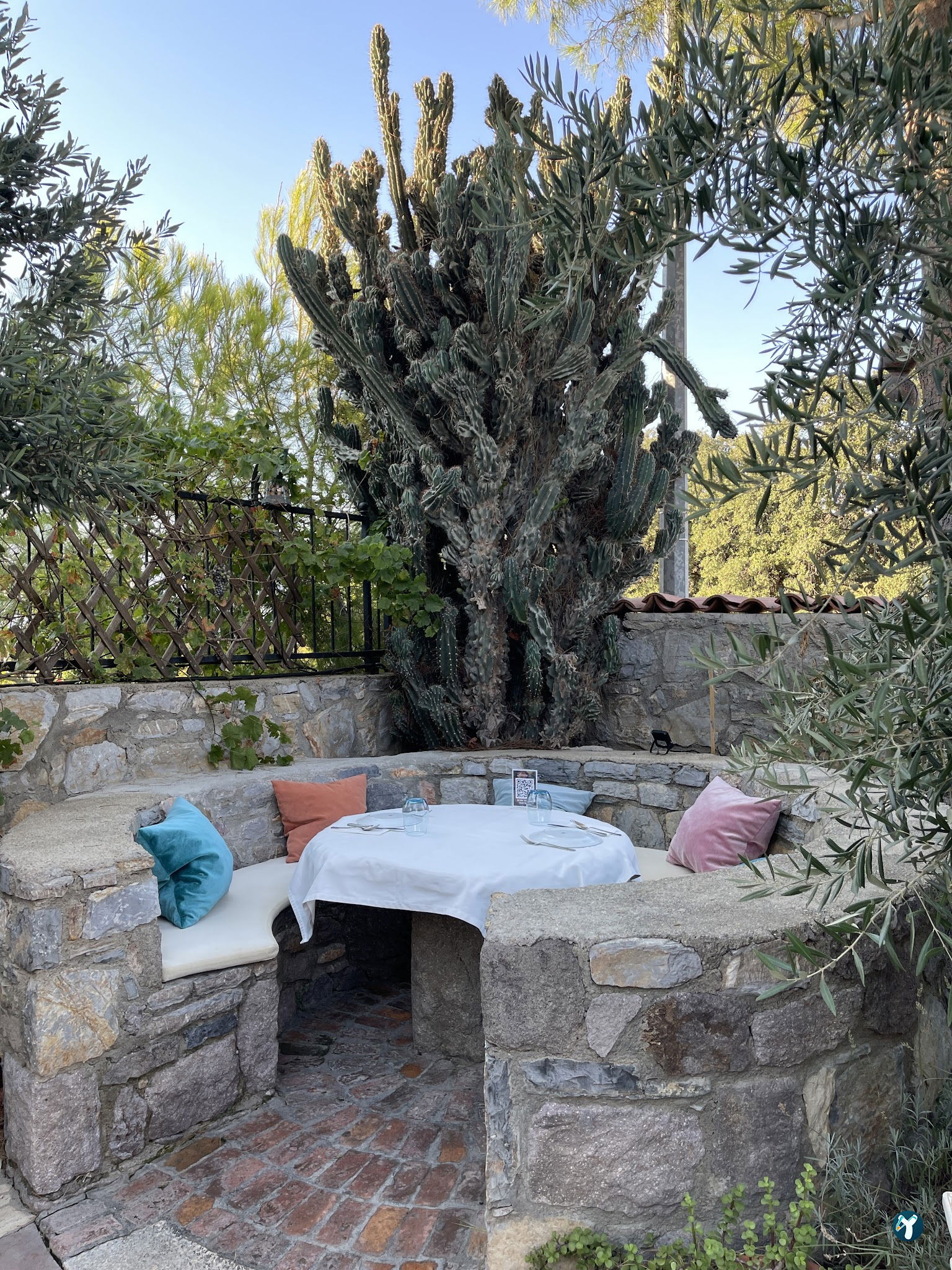 Bombay Cottage İndian Restaurant