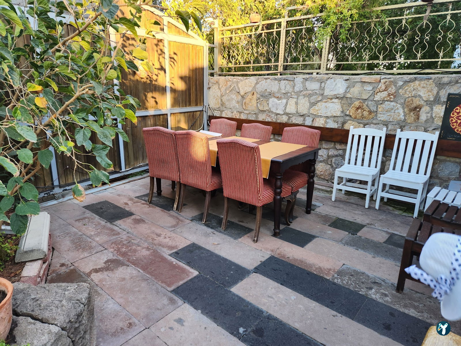 Bombay Cottage İndian Restaurant