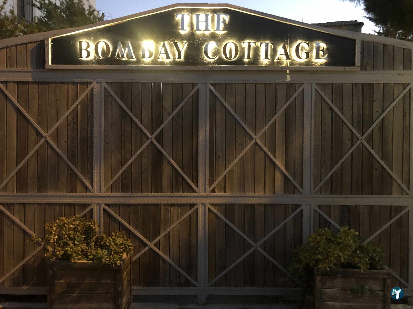 Bombay Cottage İndian Restaurant