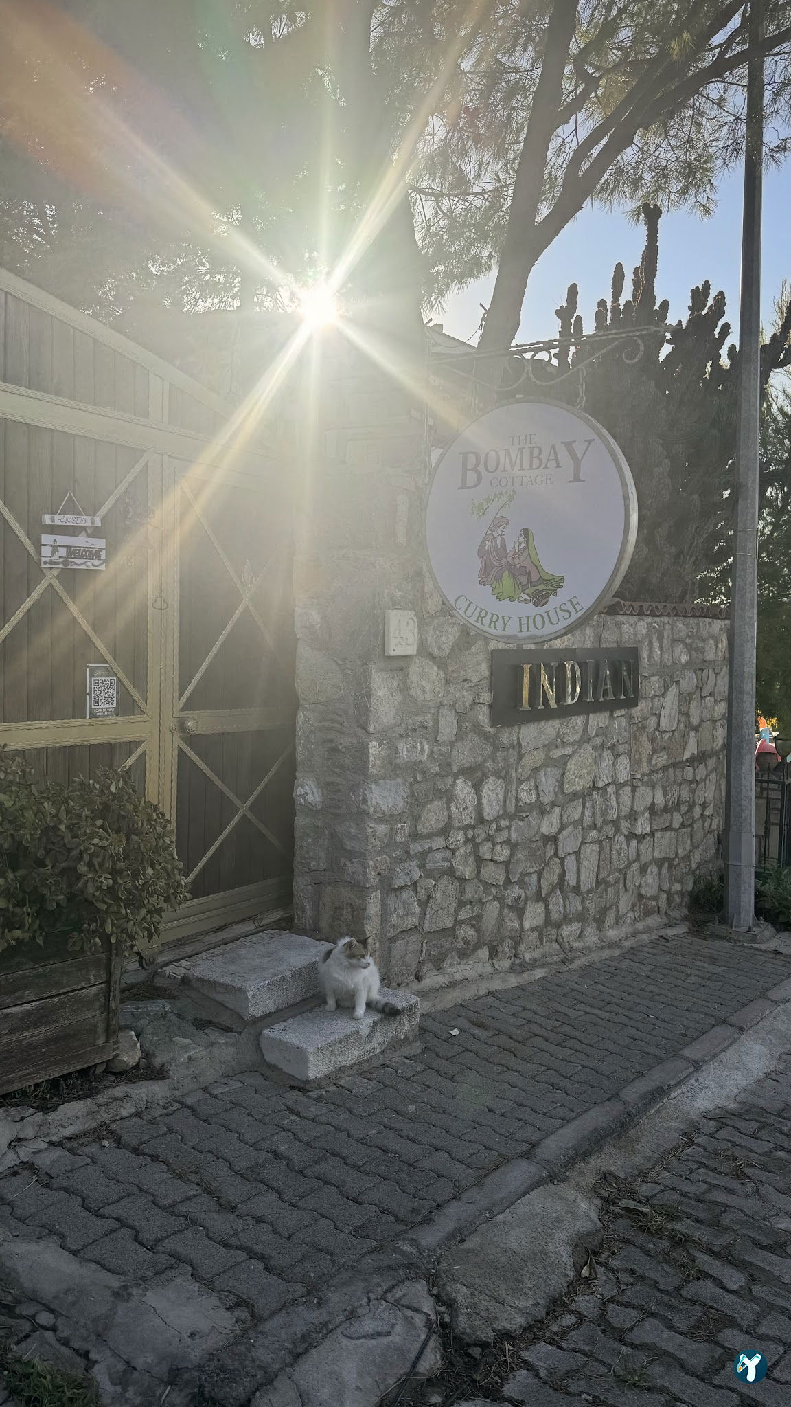 Bombay Cottage İndian Restaurant