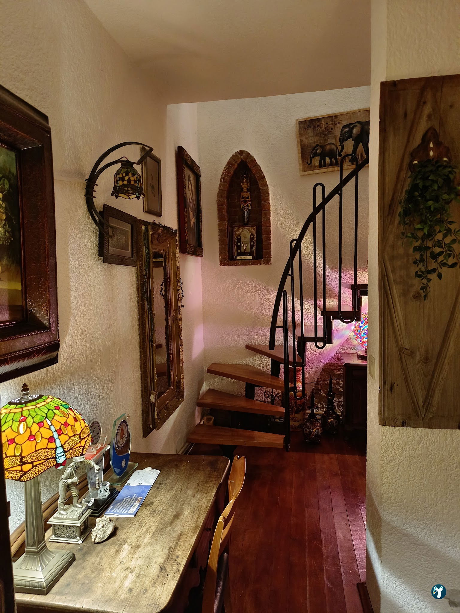 Bombay Cottage İndian Restaurant