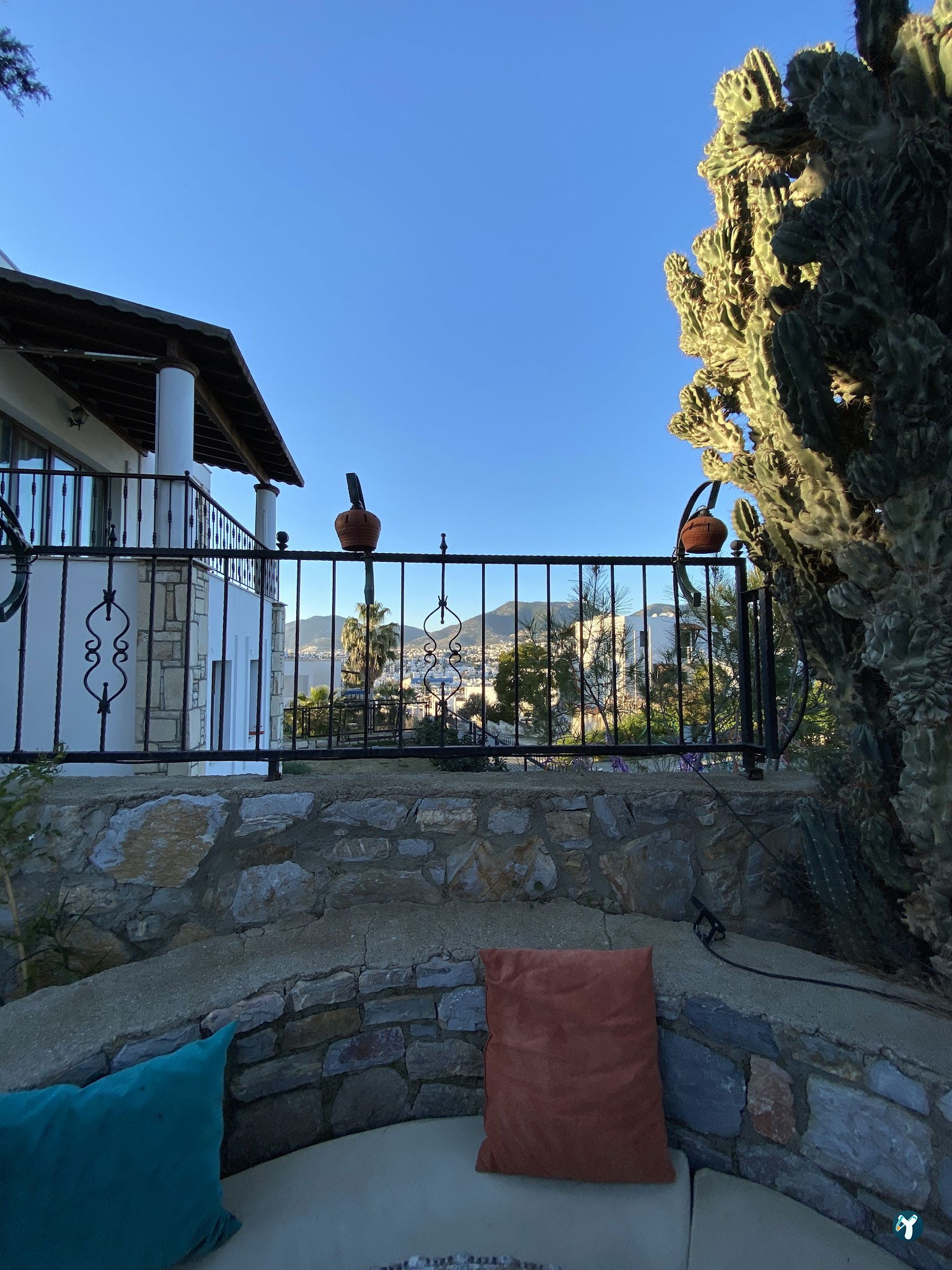 Bombay Cottage İndian Restaurant