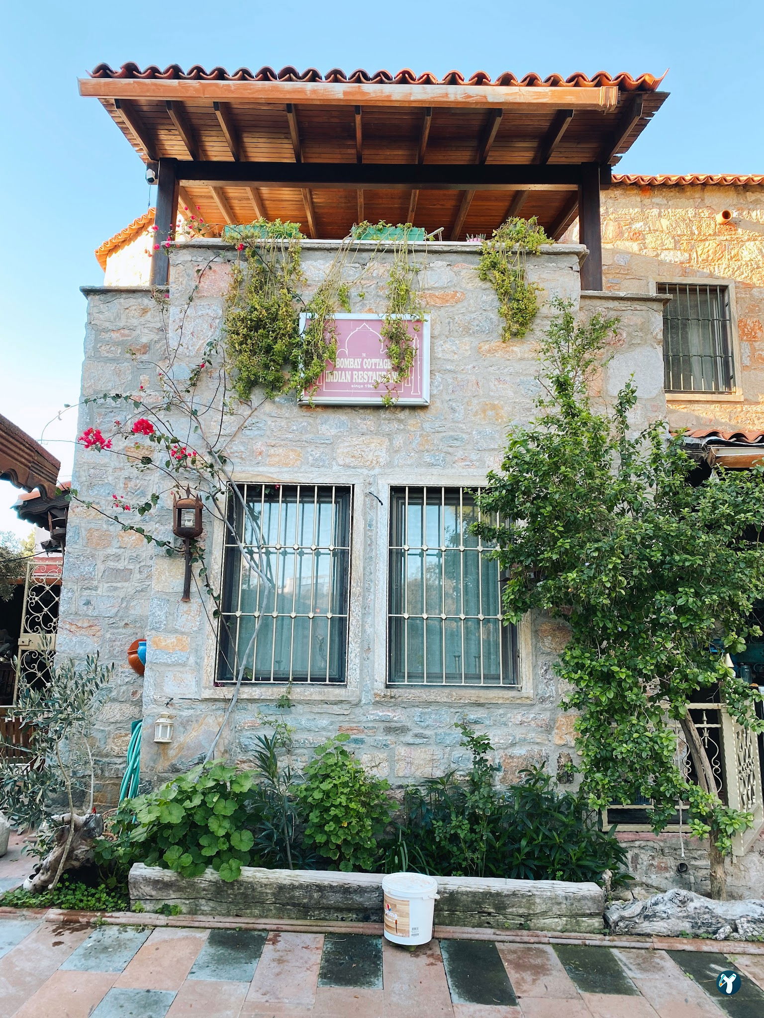 Bombay Cottage İndian Restaurant
