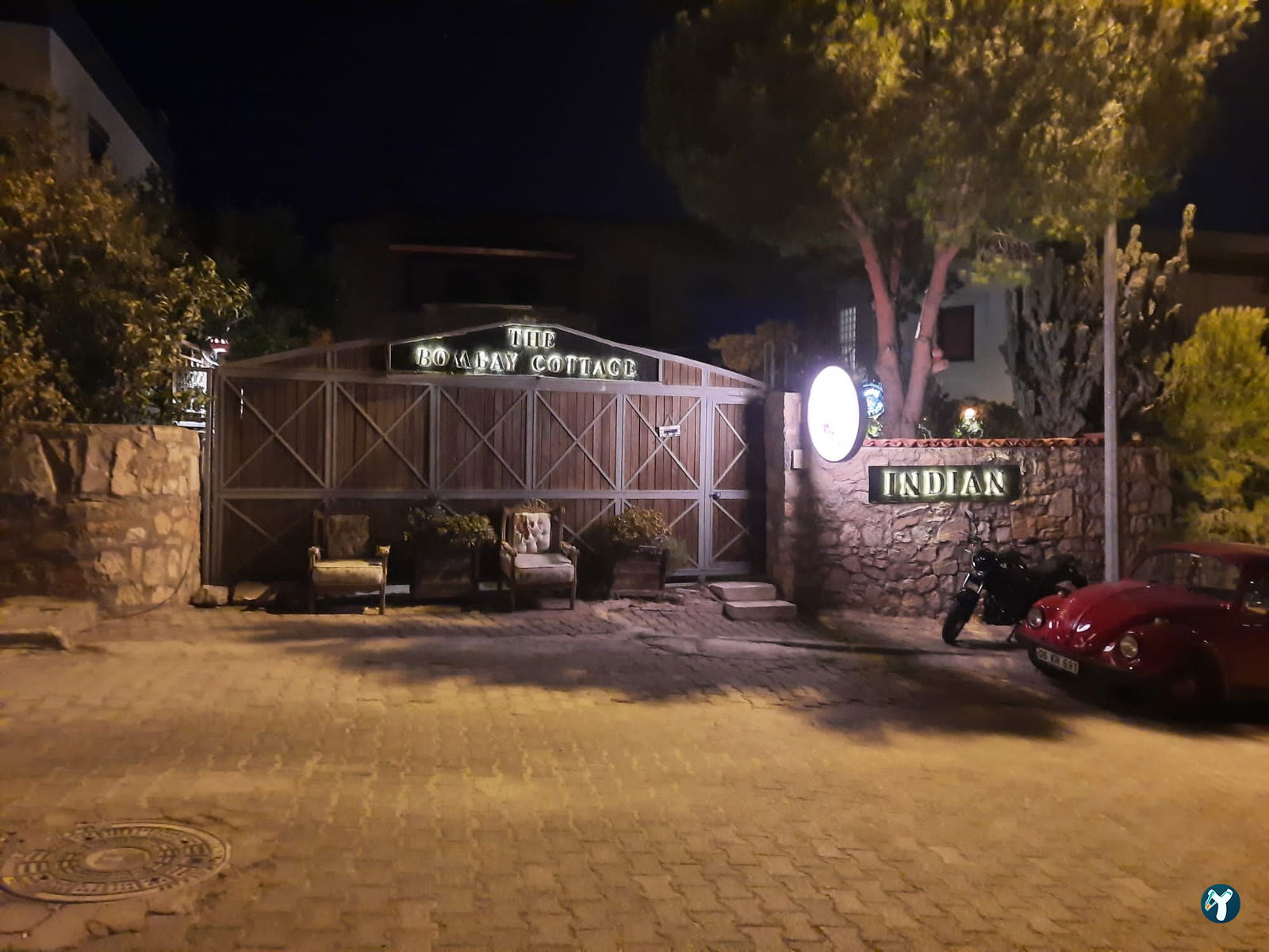 Bombay Cottage İndian Restaurant