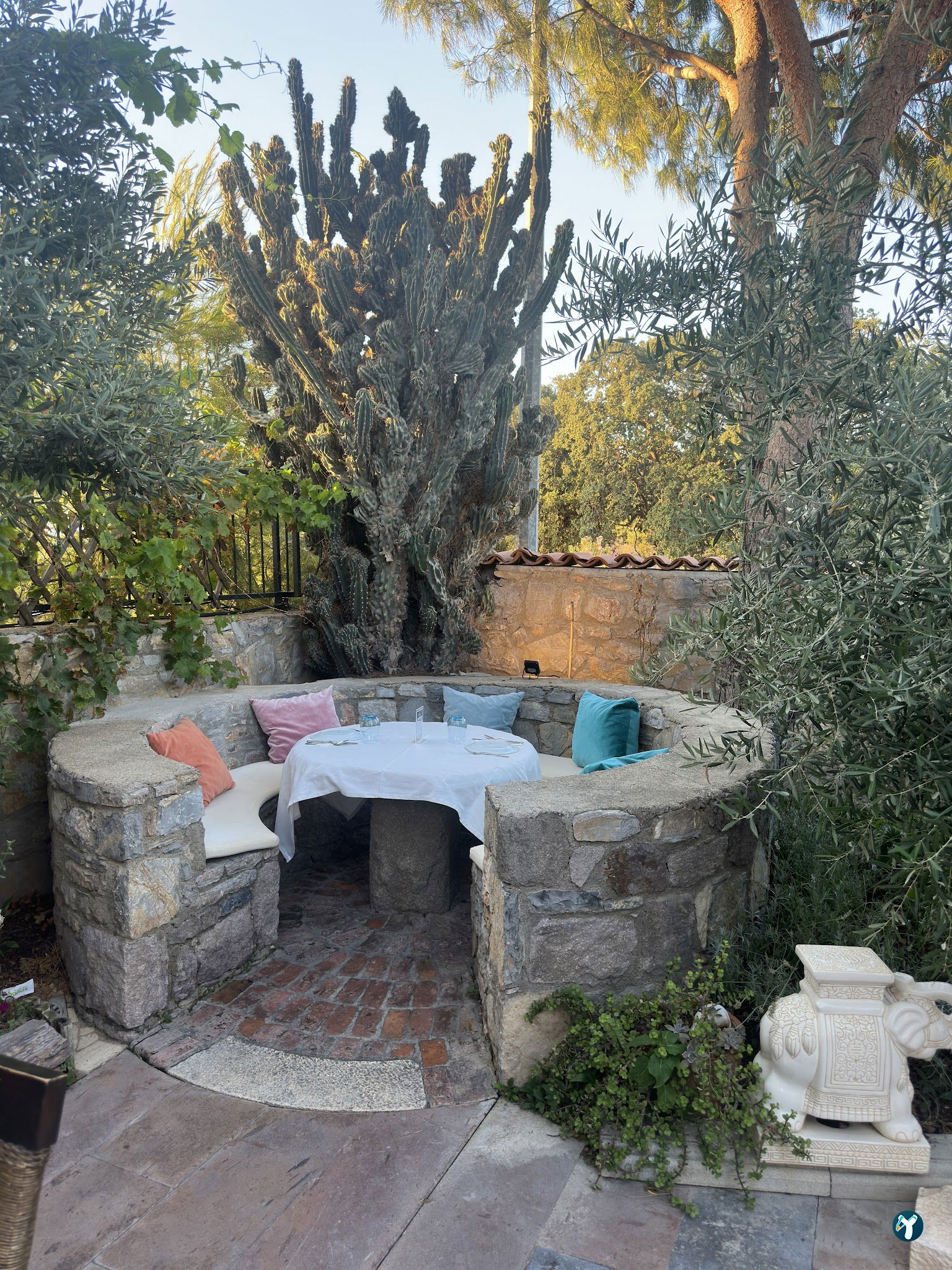 Bombay Cottage İndian Restaurant