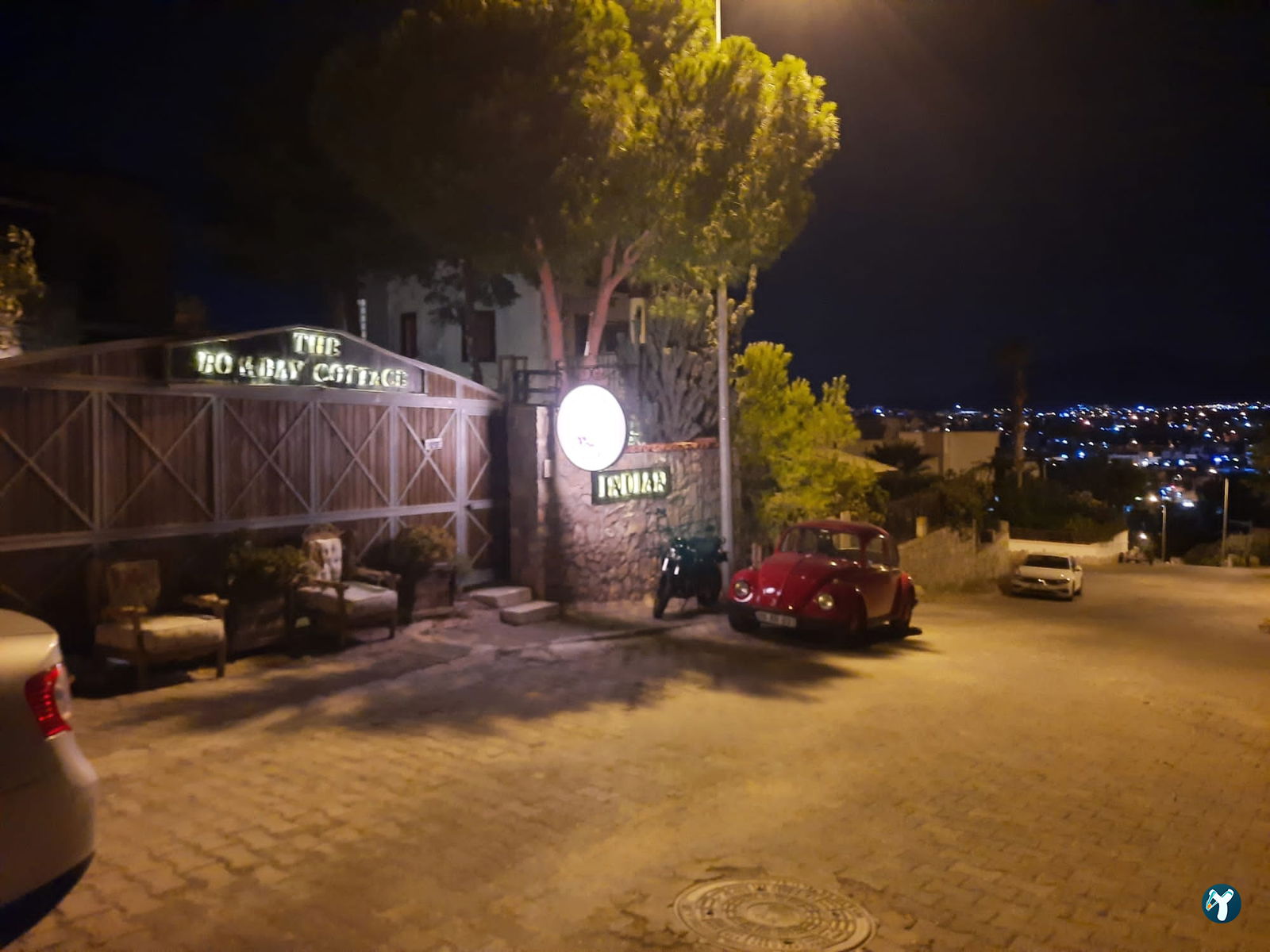 Bombay Cottage İndian Restaurant
