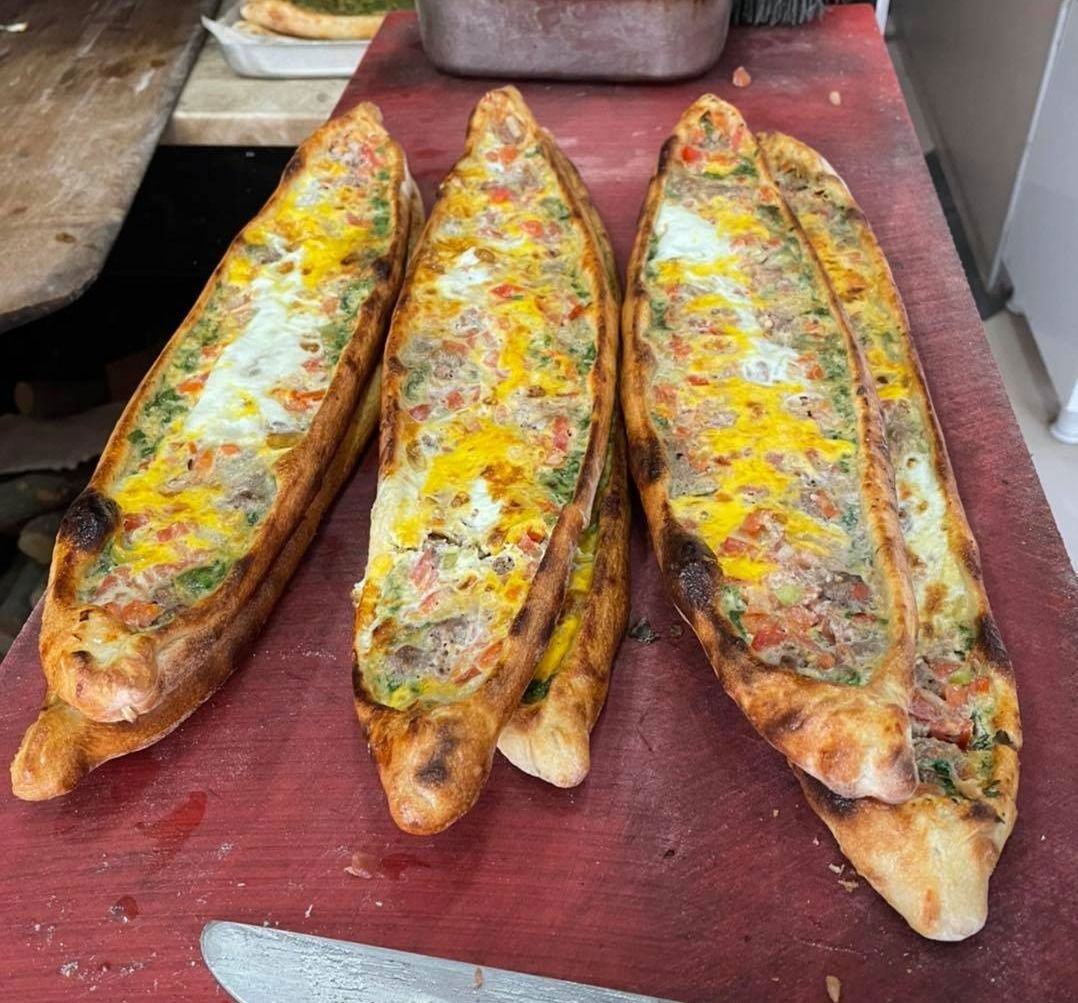 Menemenli Bol Kıymalı Ödemiş Pide